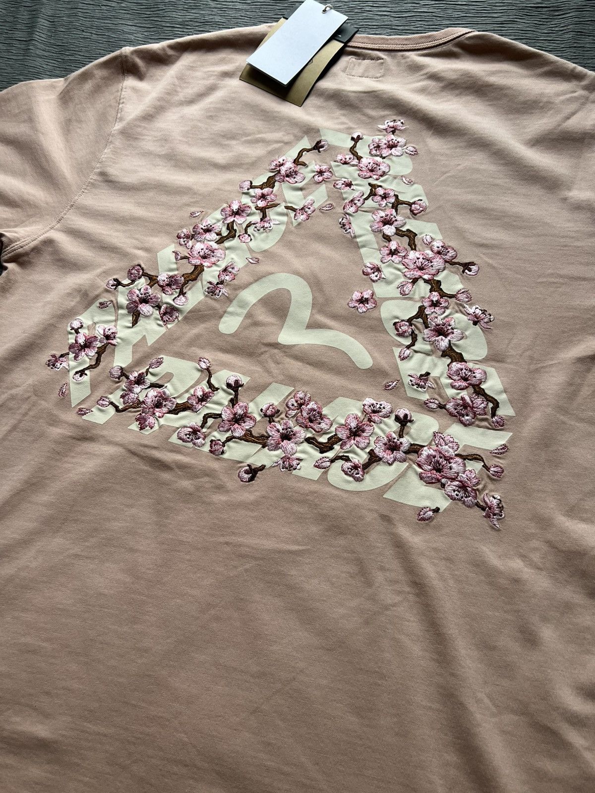 Evisu × Palace Palace Evisu Heavy Wash T Shirt Pink Size Medium Size US M / EU 48-50 / 2 - 5 Thumbnail