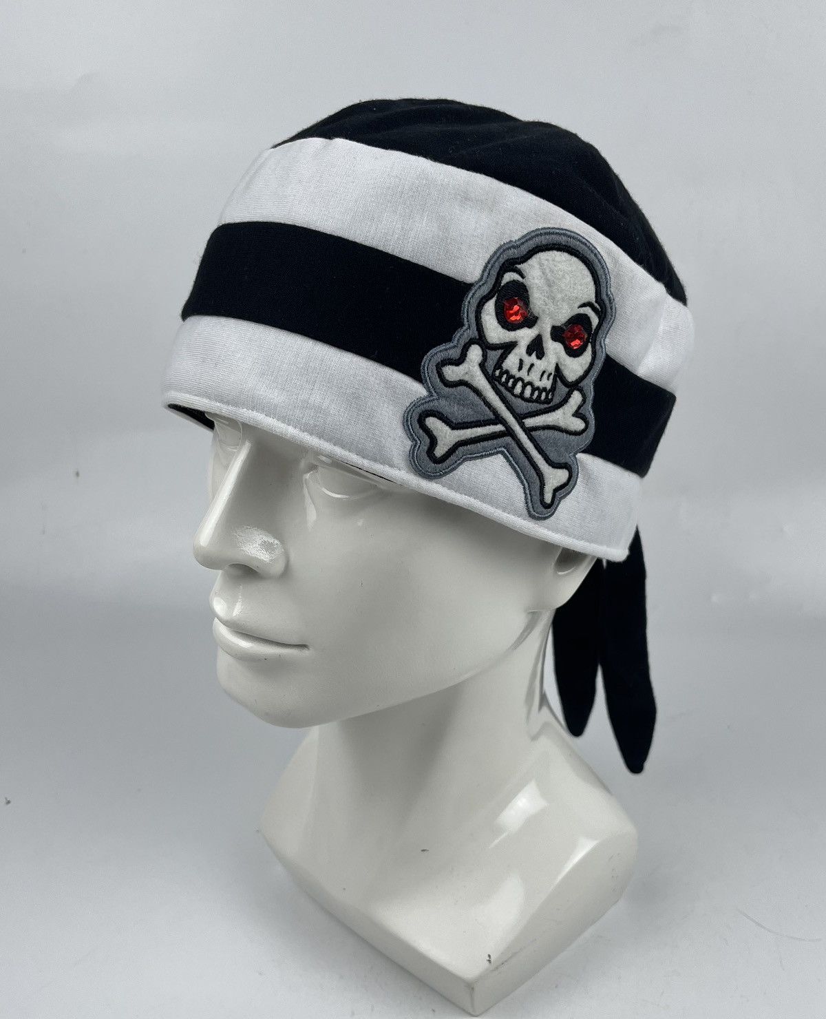 Universal Studios peter pan skull hat tc3 Size ONE SIZE - 1 Thumbnail