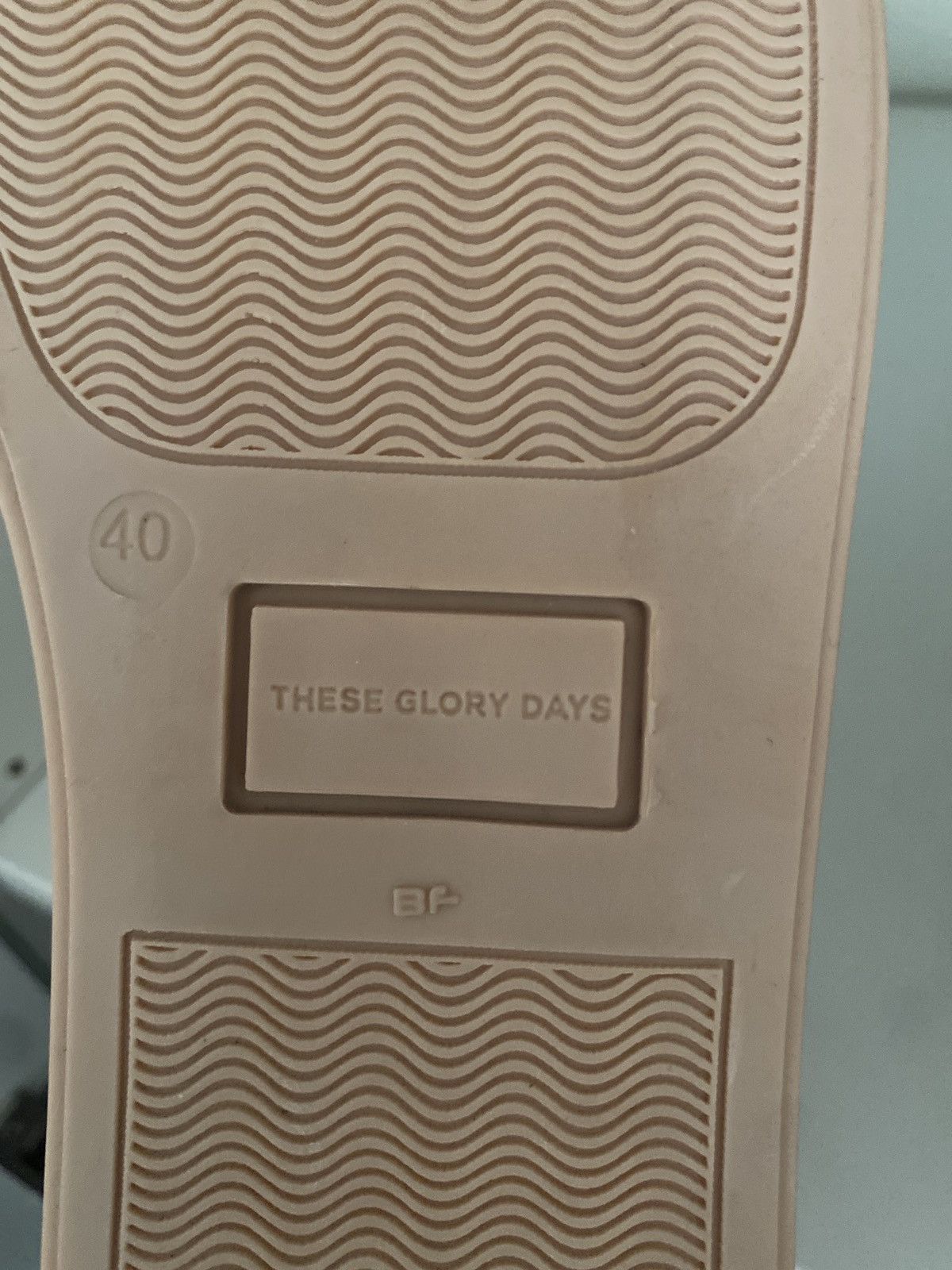 These Glory Days T Mots Suede Shoe Size US 6.5 / EU 39-40 - 7 Thumbnail