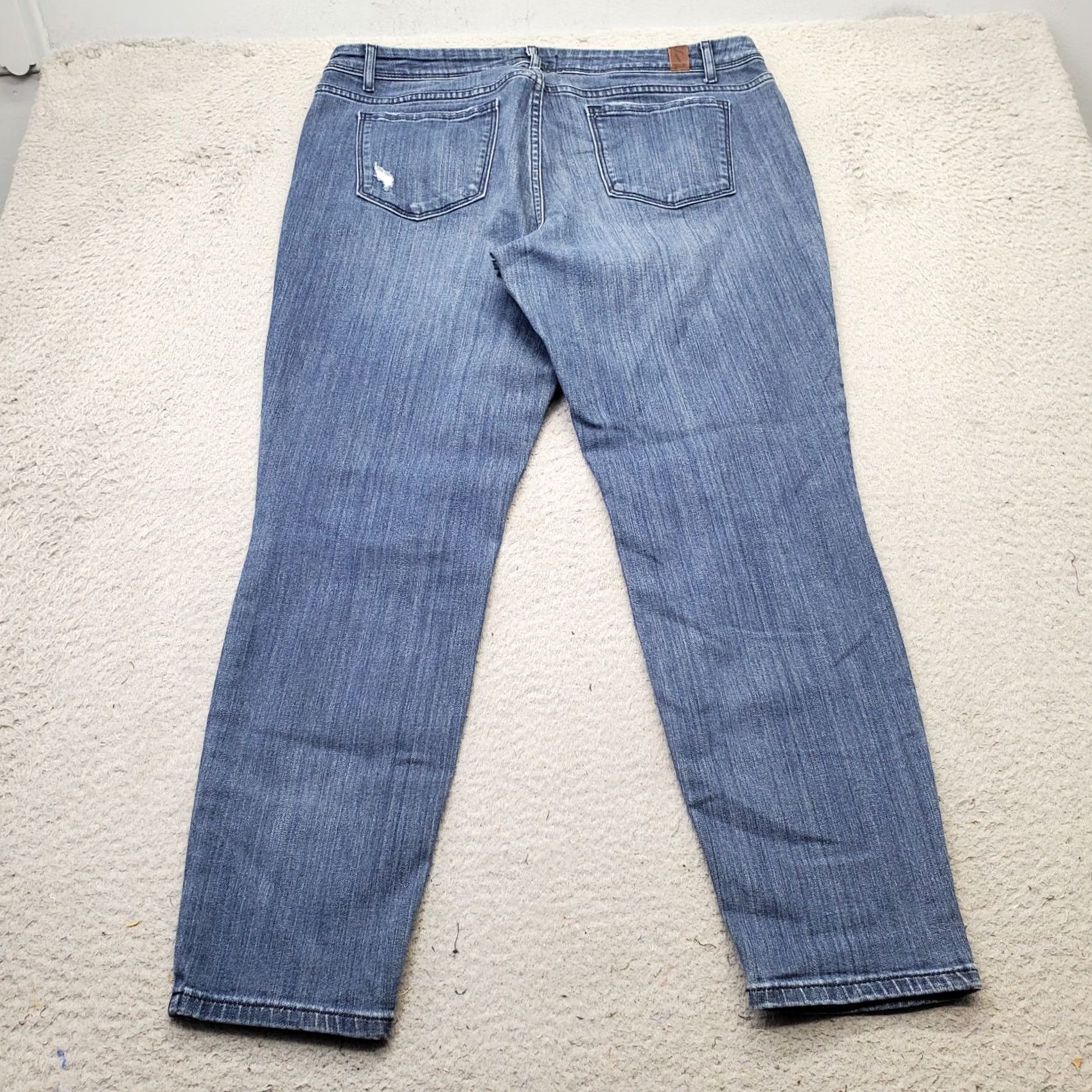 Vintage Simply Vera Vera Wang Jeans Womens 14 Blue Denim Stretch Skinny Leg 5-Pocket Regular Size 14 Womens Pants Denim Blue 27.25 Inseam Size 36" / US 14 / IT 50 - 2 Thumbnail