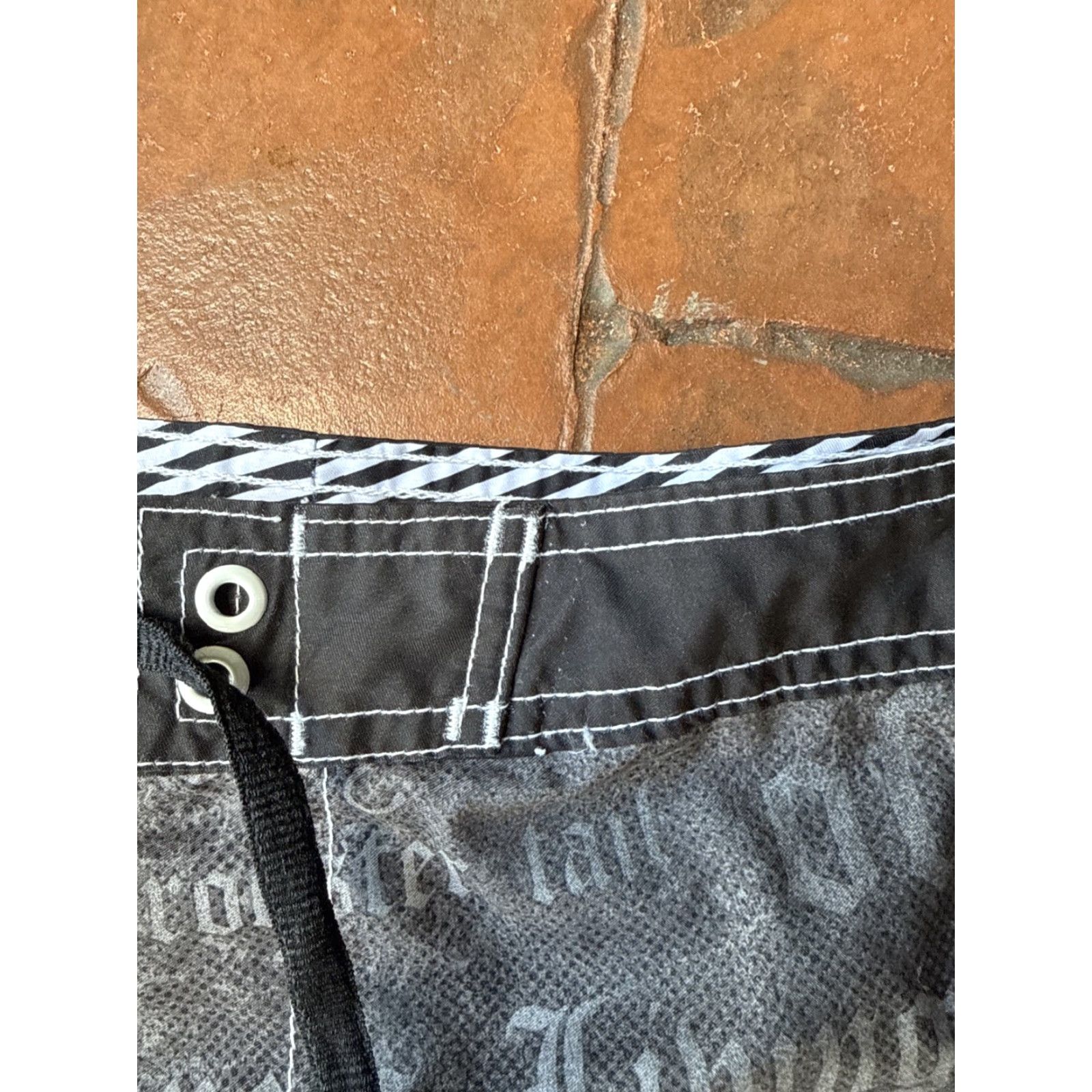 Joe Boxer VINTAGE Joe Boxer Board Shorts Swim Trunks Size 40 Black Skull Grunge Surfer Mens Size US 40 / EU 56 - 4 Thumbnail