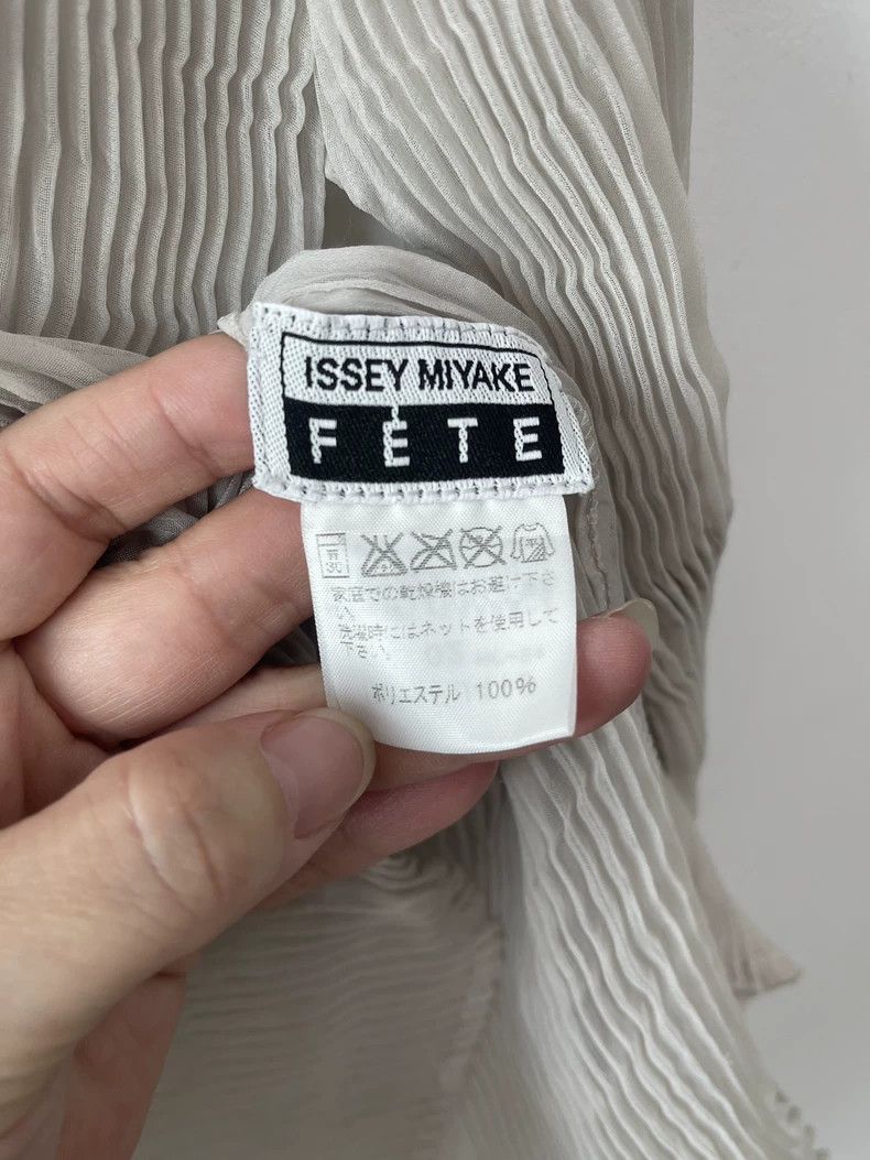 Issey Miyake Issey Miyake size:2 Grey pleated top Size M / US 6-8 / IT 42-44 - 4 Thumbnail