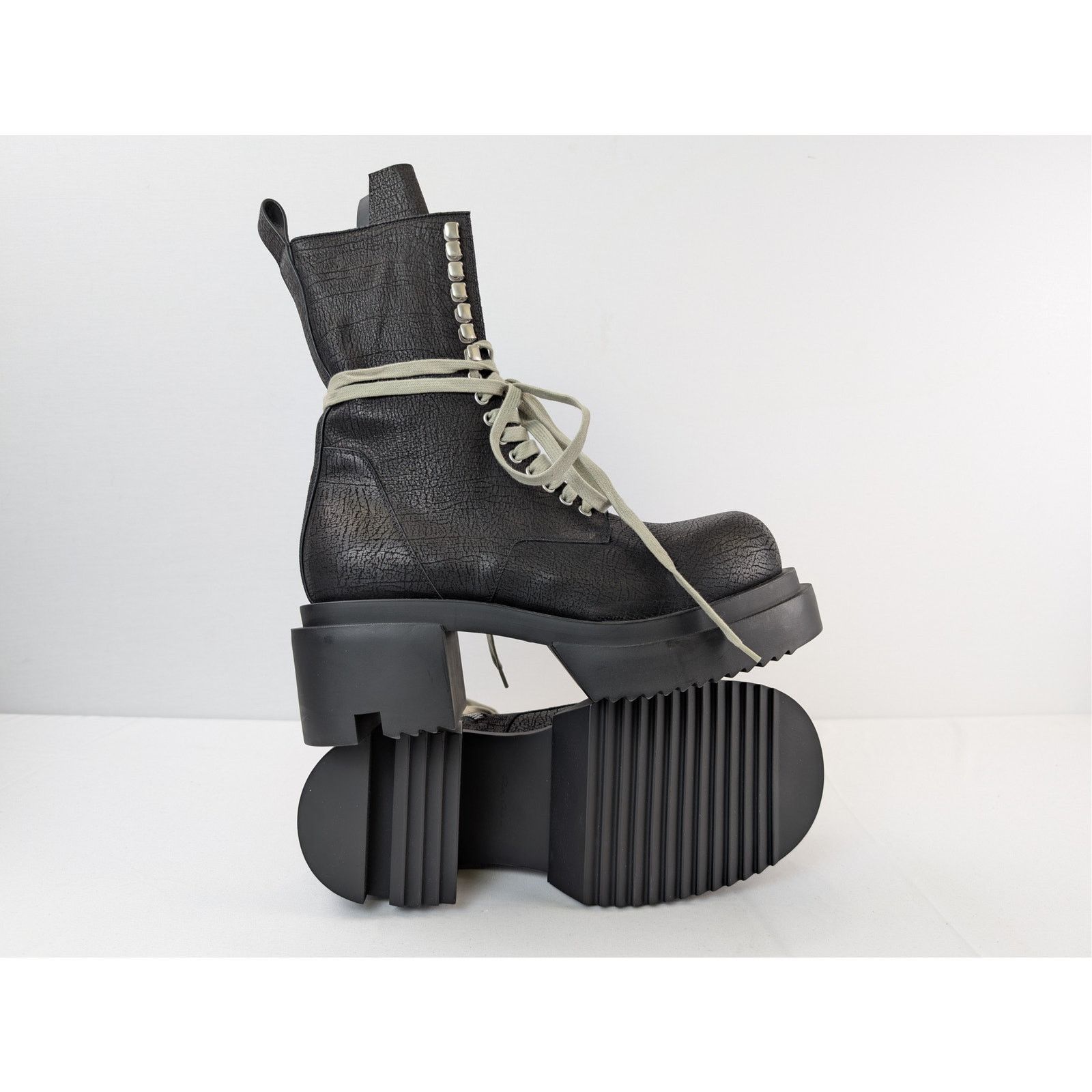 Rick Owens o1rshd1 Lace-up Bogun leather boot with a platform sole Size US 11 / EU 44 - 14 Thumbnail