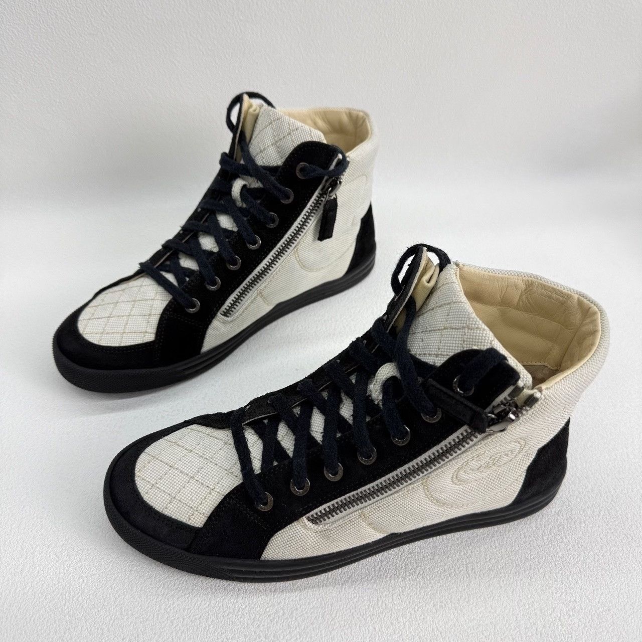 Chanel Chanel Casual Black Lowtop Sneakers us_6-5 Women Size US 6.5 / IT 36.5 - 1 Thumbnail