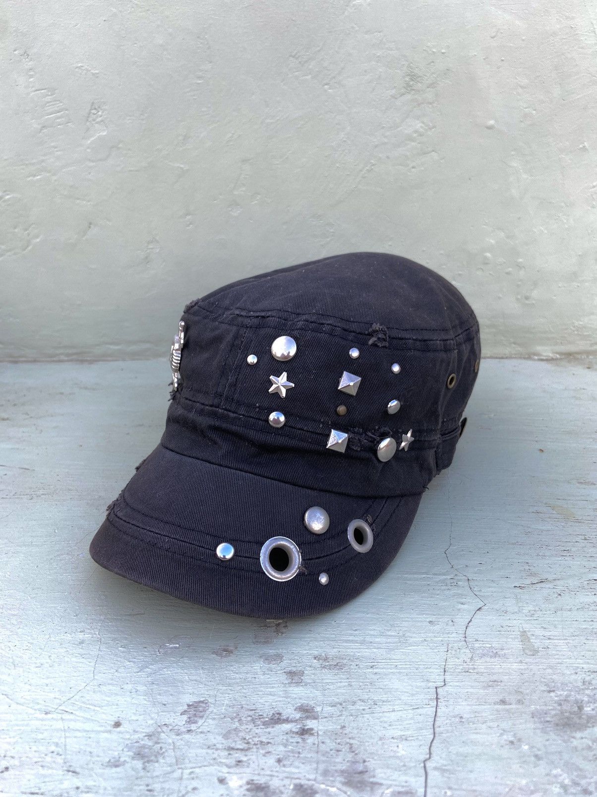 If Six Was Nine 2000s skull & button studded patrol hat Size ONE SIZE - 2 Thumbnail