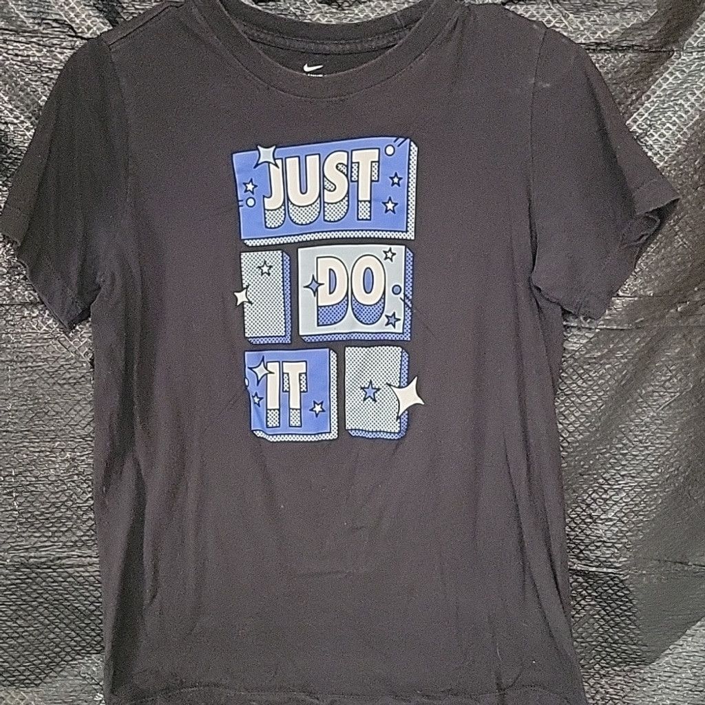 Nike Boys Nike t-shirt size large Size US L / EU 52-54 / 3 - 1 Thumbnail