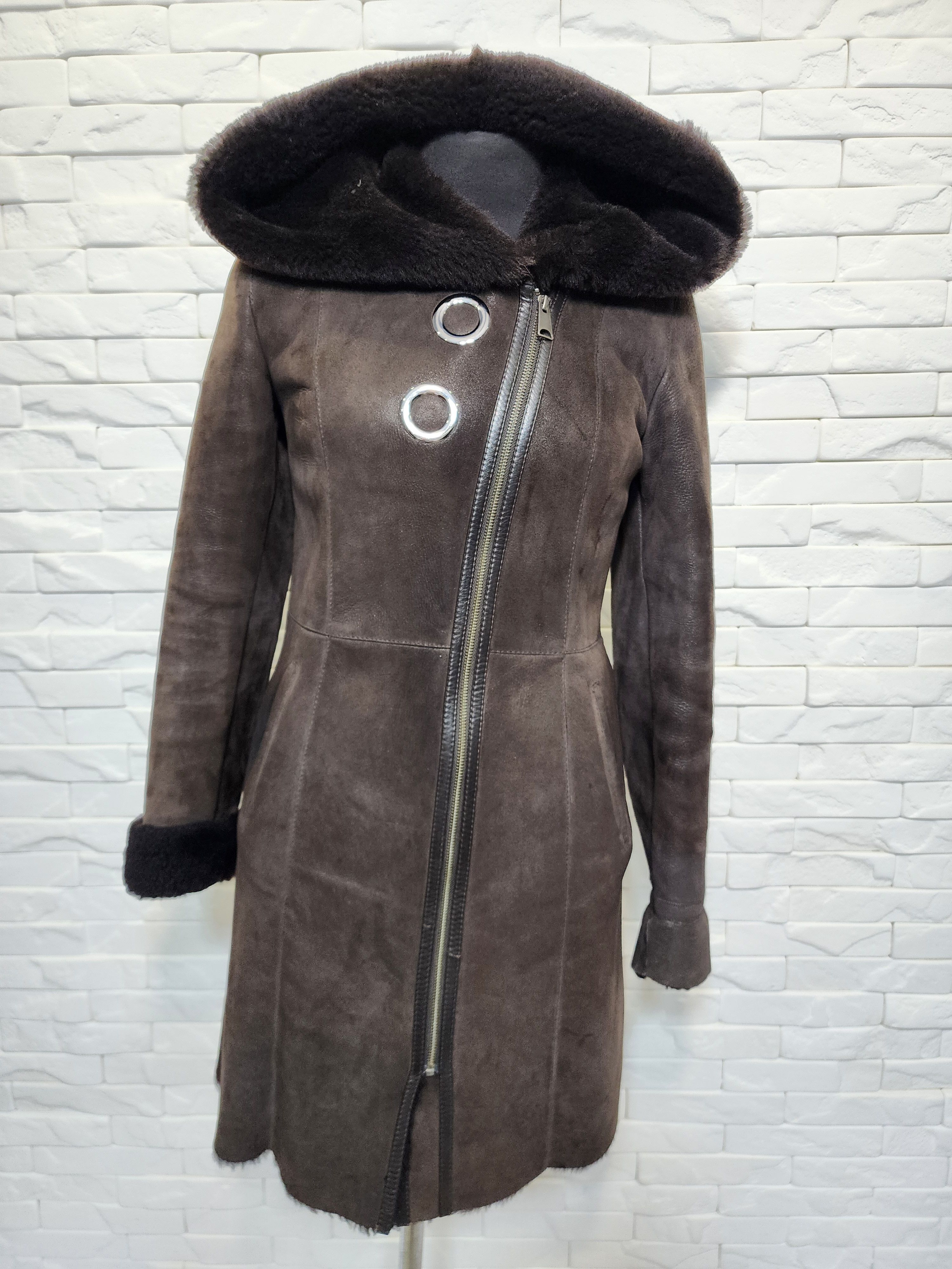 Genuine Leather Brown Sheepskin Coat: Genuine Fur Hood, Metal Zipper. Size S / US 4 / IT 40 - 1 Thumbnail