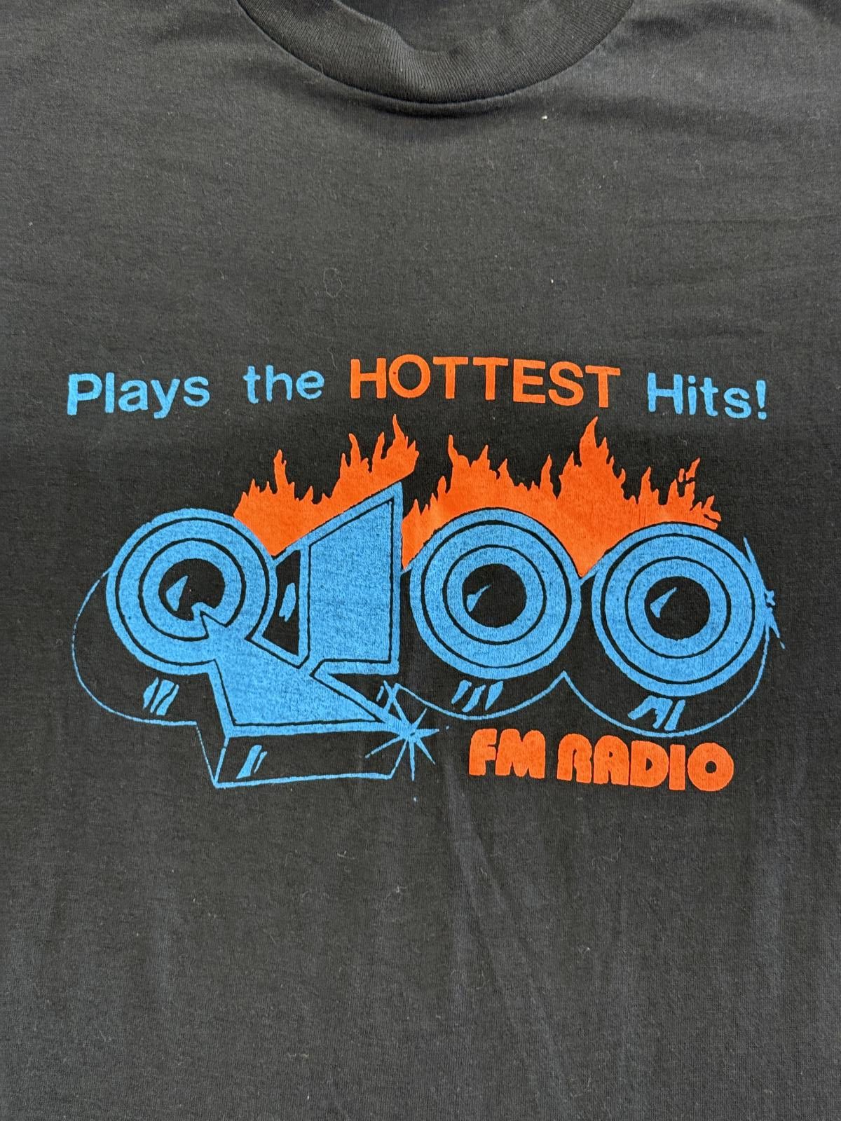 Designer Q100 FM Radio T-shirt Hottest Hits 1980s Tee - Medium Size US M / EU 48-50 / 2 - 3 Thumbnail