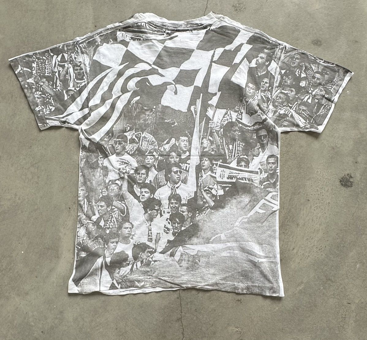 Vintage 1994-1995 JUVENTUS CAMPIONS D’ITALIA GRAPHIC FAN TEE Size US L / EU 52-54 / 3 - 5 Thumbnail