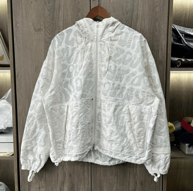 Louis Vuitton Louis Vuitton Zip-up Hooded Long Sleeve Jacket 44EU Size US S / EU 44-46 / 1 - 1 Thumbnail