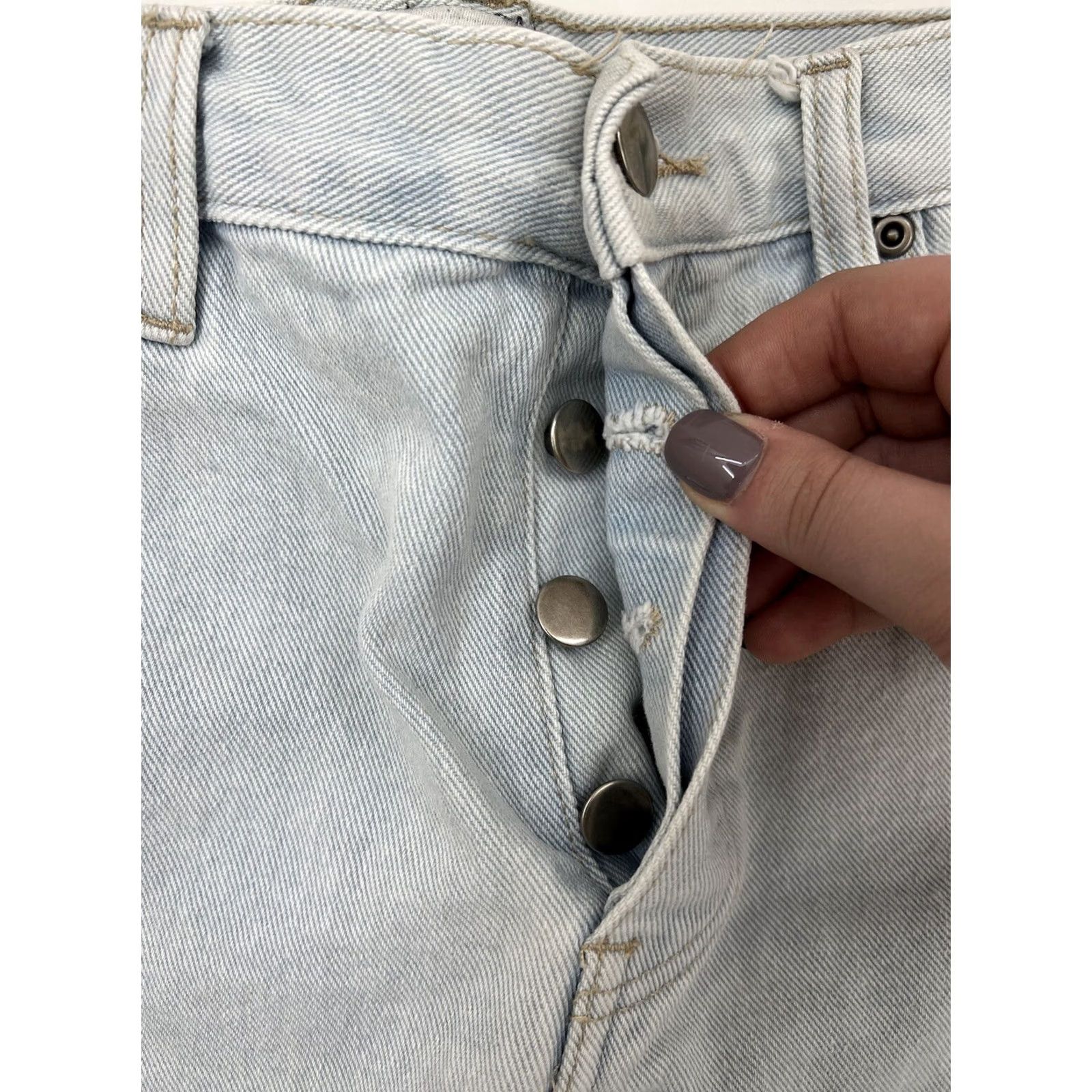 Forever 21 Womens FOREVER 21 Shorts Size 27 Light Denim Jean Shorts Size 27" / US 4 / IT 40 - 2 Thumbnail