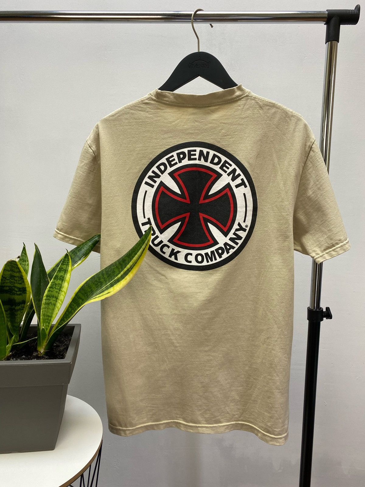 Alien Workshop × Independent Truck Co. × Vintage Vintage Independent Truck Company Logo Tee Size US L / EU 52-54 / 3 - 1 Thumbnail