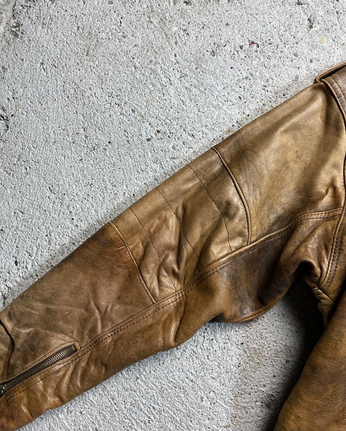 Vintage Vintage leather jacket bomber chevignon 90s USA distressed Size US XL / EU 56 / 4 - 13 Thumbnail