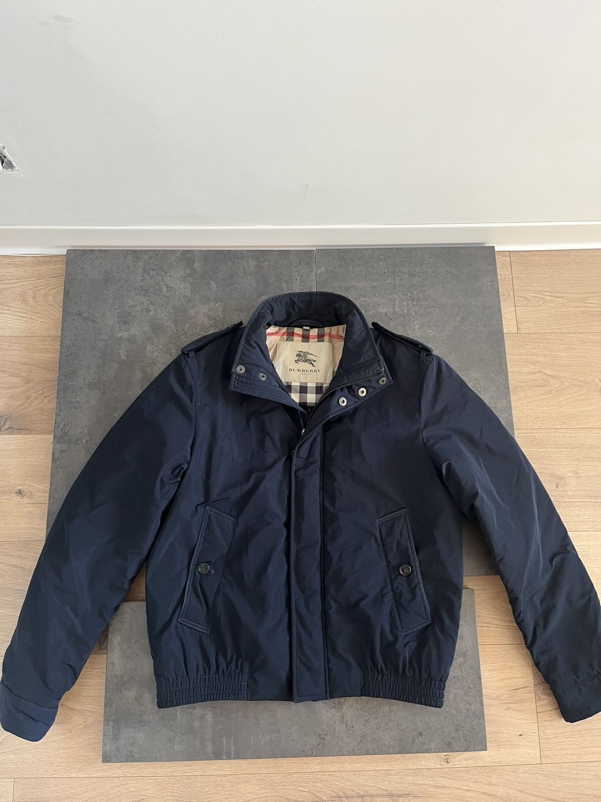 Burberry Burberry London Navy Bomber Jacket Nova Check Quilted Lining Size US M / EU 48-50 / 2 - 1 Thumbnail