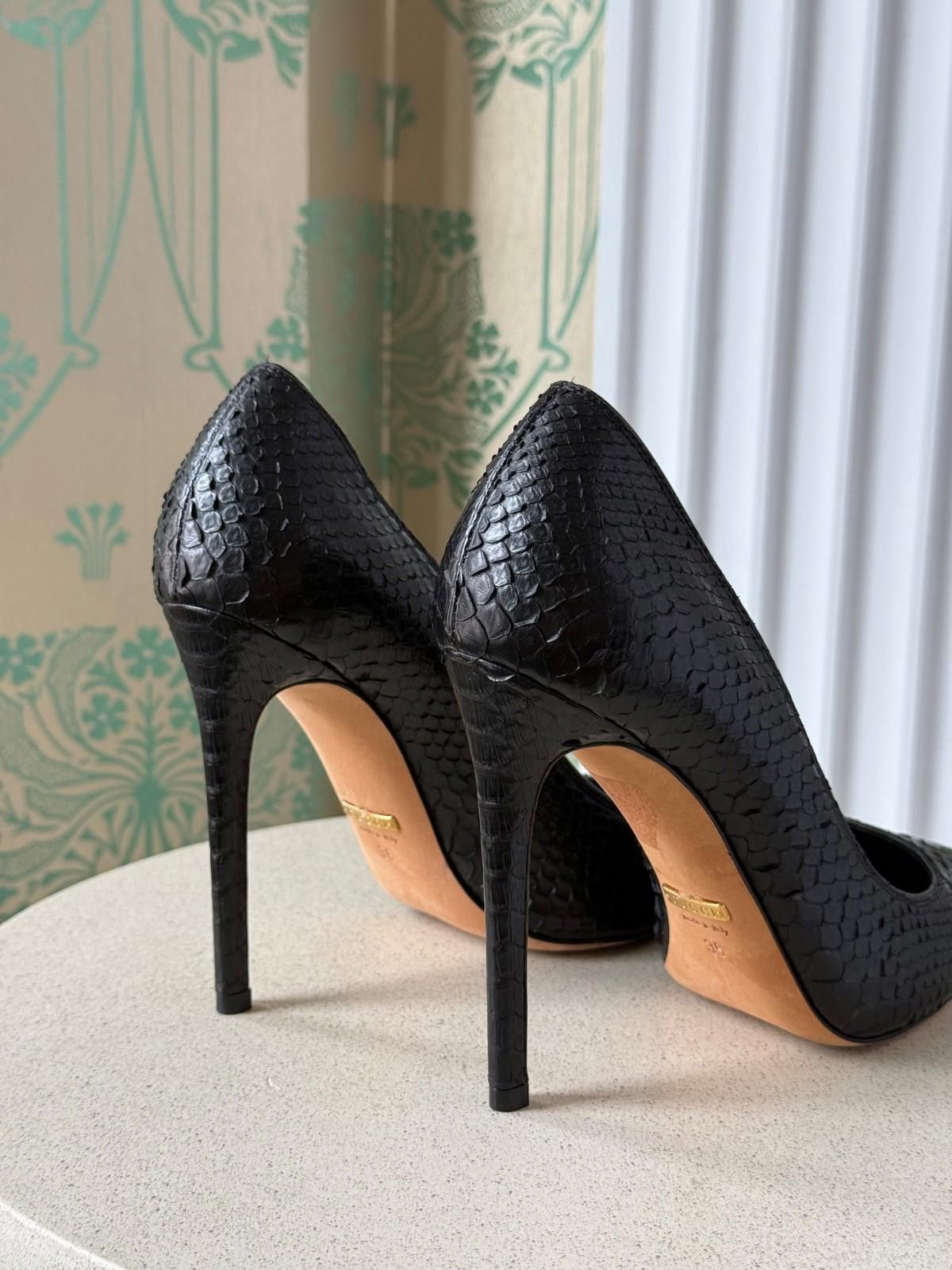 Gucci Gucci Snake Skin Embossed Leather Black Pumps Heels size 36 Size US 6 / IT 36 - 5 Thumbnail