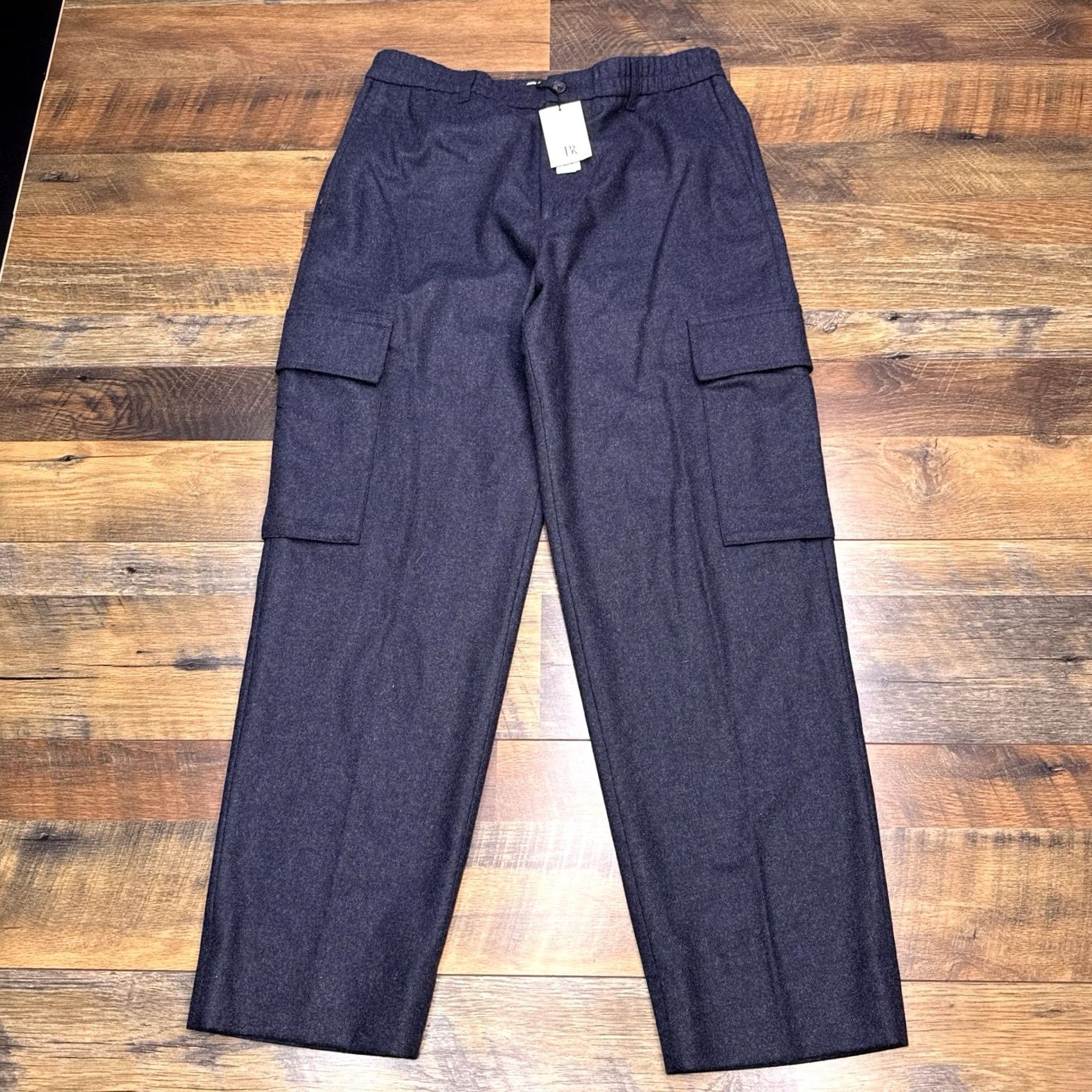 Banana Republic Banana Republic Pants Mens 32 Navy Wool Flannel Elastic Waist Straight Leg Cargo Zip Button Dry Clean Only Size US 32 / EU 48 - 2 Thumbnail