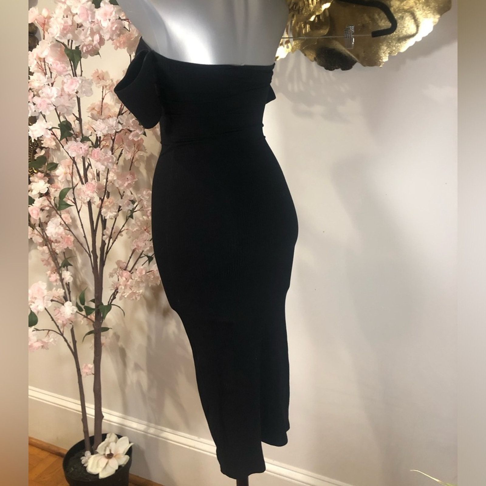 Reformation Reformation Dress Body con front clasp row design Size M / US 6-8 / IT 42-44 - 10 Thumbnail