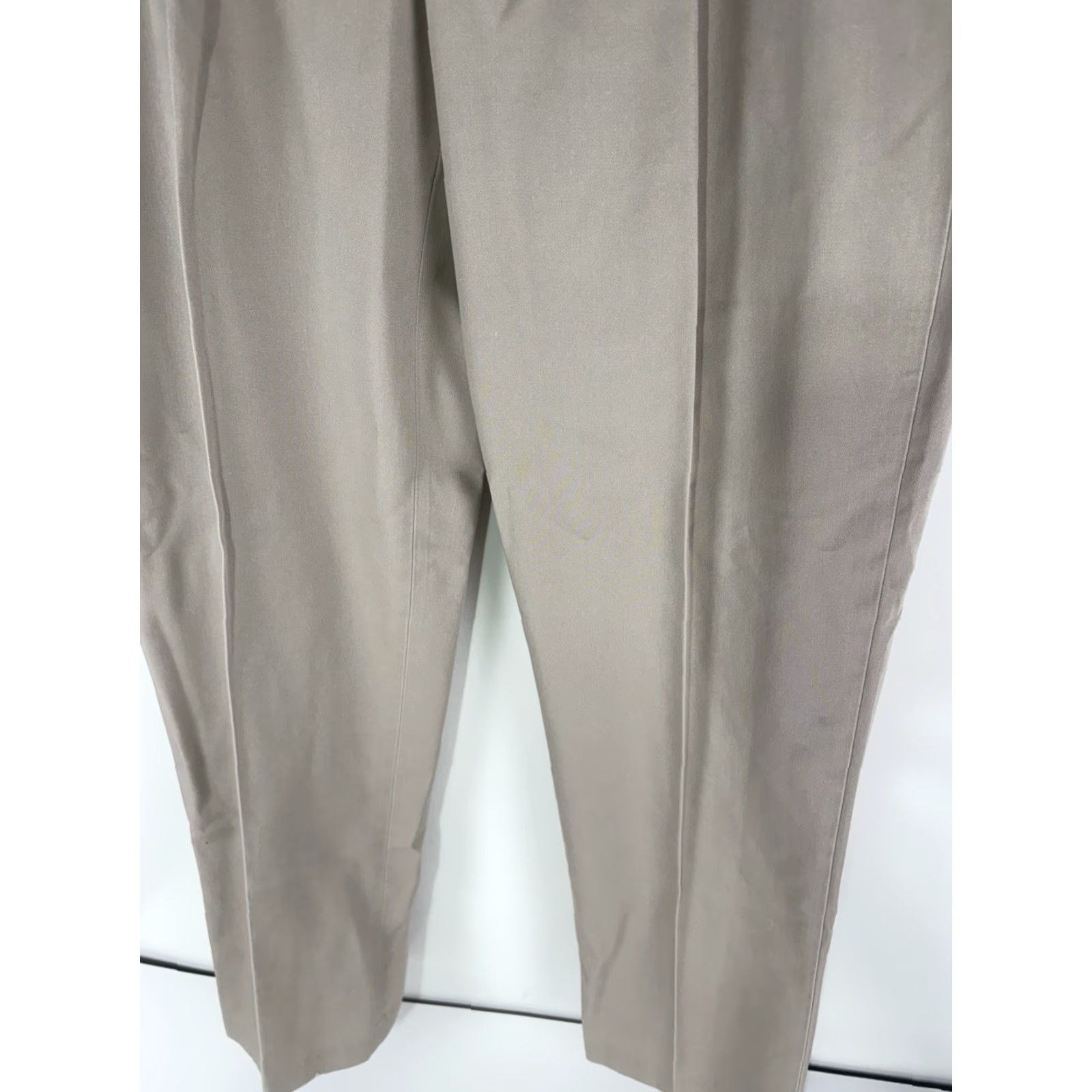 Vintage VINTAGE LL BEAN Dress Pants Men’s Regular 33 x 35.5 Beige 100% Cotton Pleated Mid Rise, Natural Fit, 2 Front/2 Back Pockets (Business, Workwear) Mens Size US 33 - 3 Thumbnail