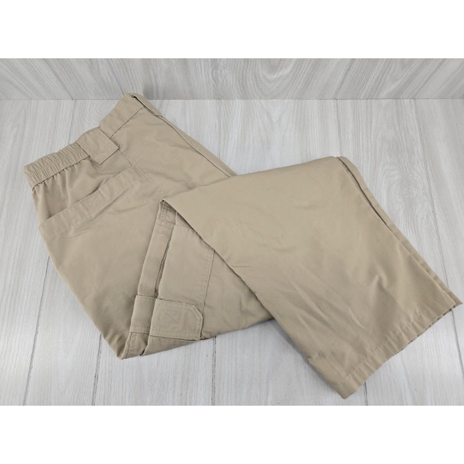Propper VINTAGE Propper Tactical Cargo Pants Tan Mens 42x30 Cargo Pants Mens Tan 40 Regular Inseam 30 9" Leg Opening Mens Size US 40 / EU 56 - 4 Thumbnail