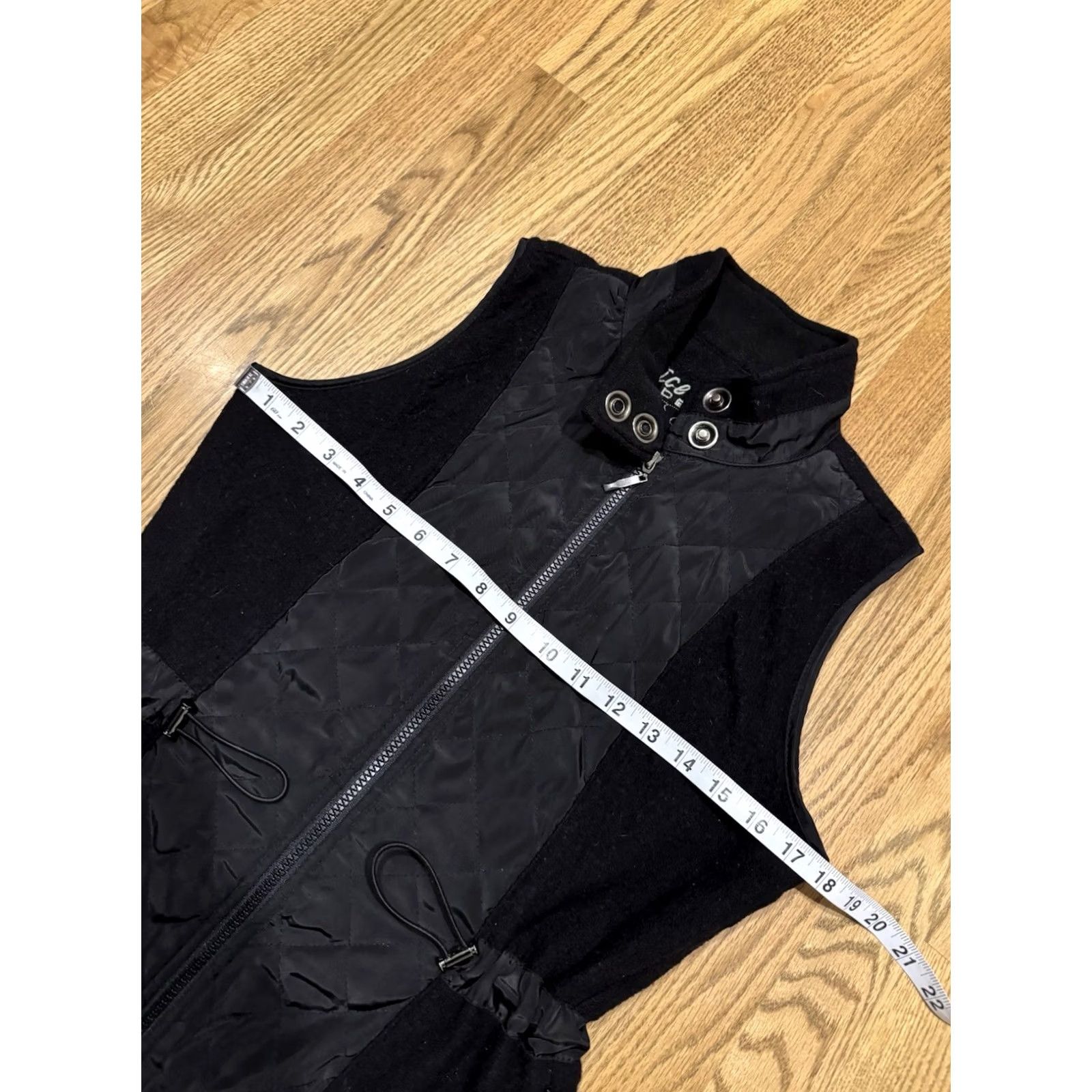 Vintage VINTAGE Icelandic Design Vest Women's Size S Black Wool Zip Up Pockets Designer Vest Women’s Small Black Wool Pockets Size S / US 4 / IT 40 - 7 Thumbnail