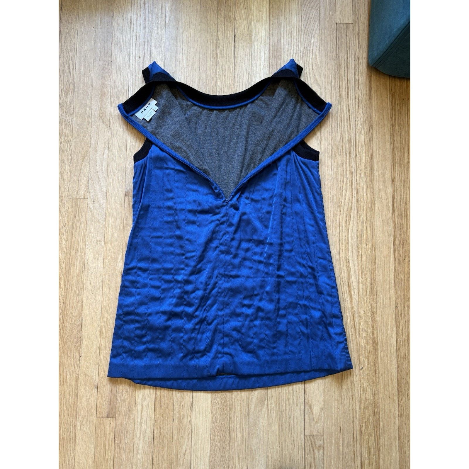 DKNY DKNY Women’s Silk Blue Sleeveless Top Blouse Black Trim Sz S Size S / US 4 / IT 40 - 5 Thumbnail
