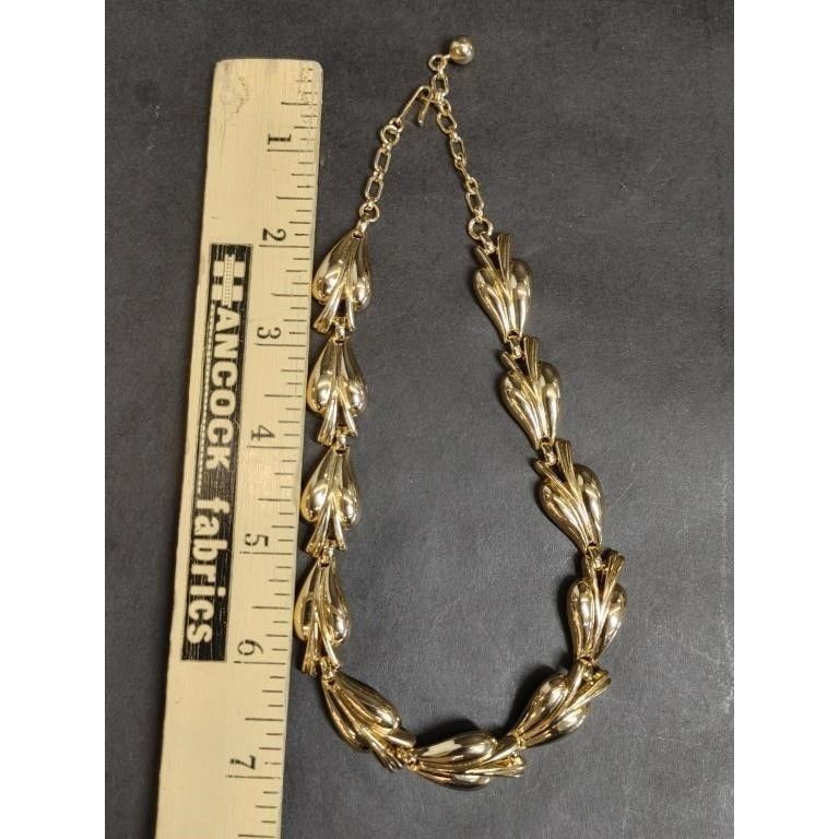Other Women's Beautiful Trifari Gold Tone Leaf Design Necklace Size ONE SIZE - 10 Thumbnail