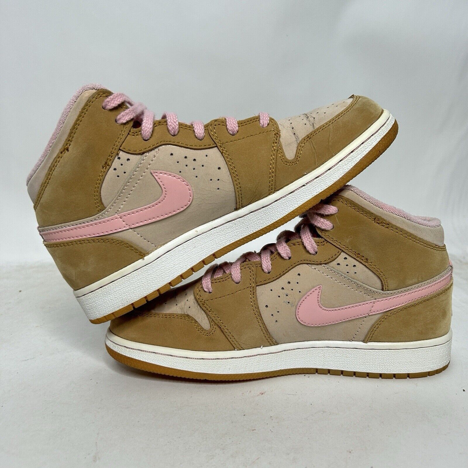 Jordan Brand Nike Shoes Air Jordan 1 Hare GS “Wheat/Lola Bunny” 2024 Size US 7.5 / IT 37.5 - 3 Thumbnail