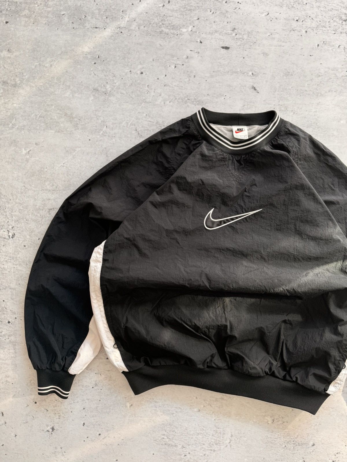 Nike × Vintage NIKE VINTAGE NYLON CENTER LOGO OVERSIZE BOXY SWEATSHIRT Size US M / EU 48-50 / 2 - 2 Thumbnail