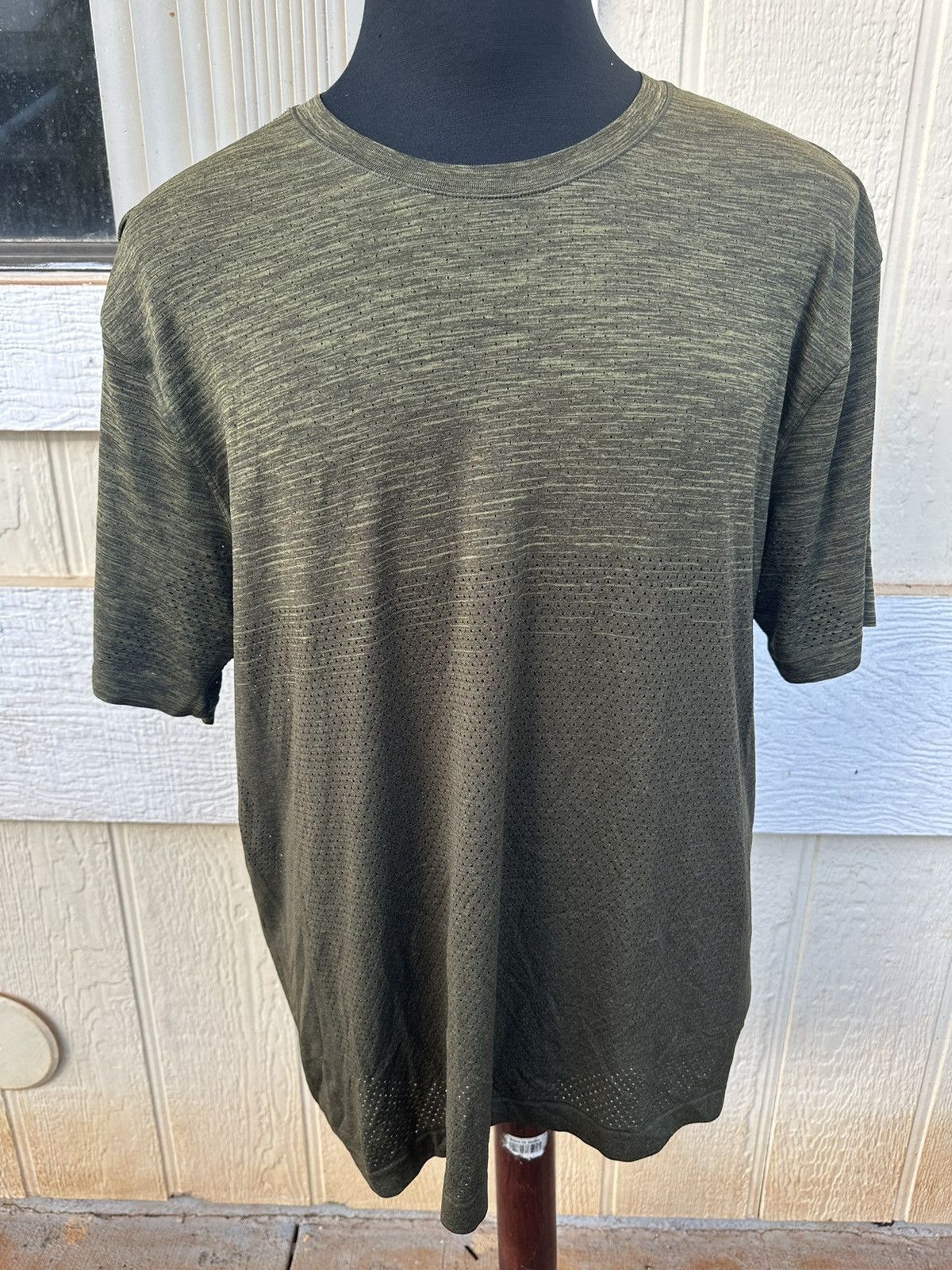 Lululemon PreOwned Lululemon T-Shirt Army Green Men's XXL Size US XXL / EU 58 / 5 - 1 Thumbnail