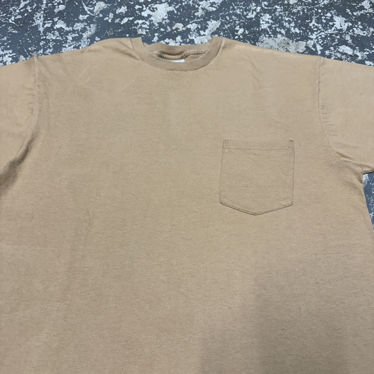 Unsound Rags Vintage Gap Tan Blank 90s Single Stitch Pocket Tshirt Size US M / EU 48-50 / 2 - 8 Thumbnail