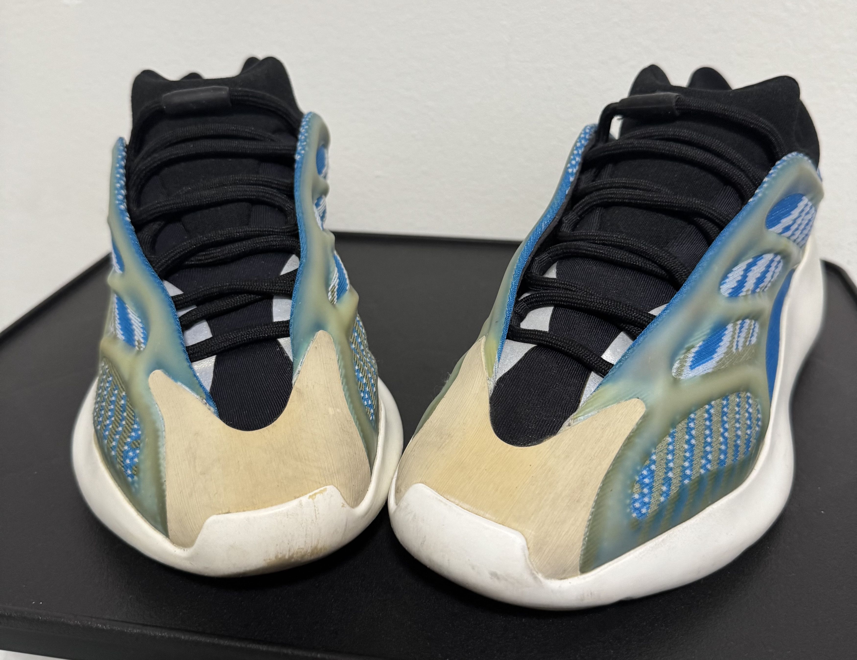 Yeezy Yeezy x Adidas 700 V3 "ARZARE" Size US 8.5 / EU 41-42 - 2 Thumbnail