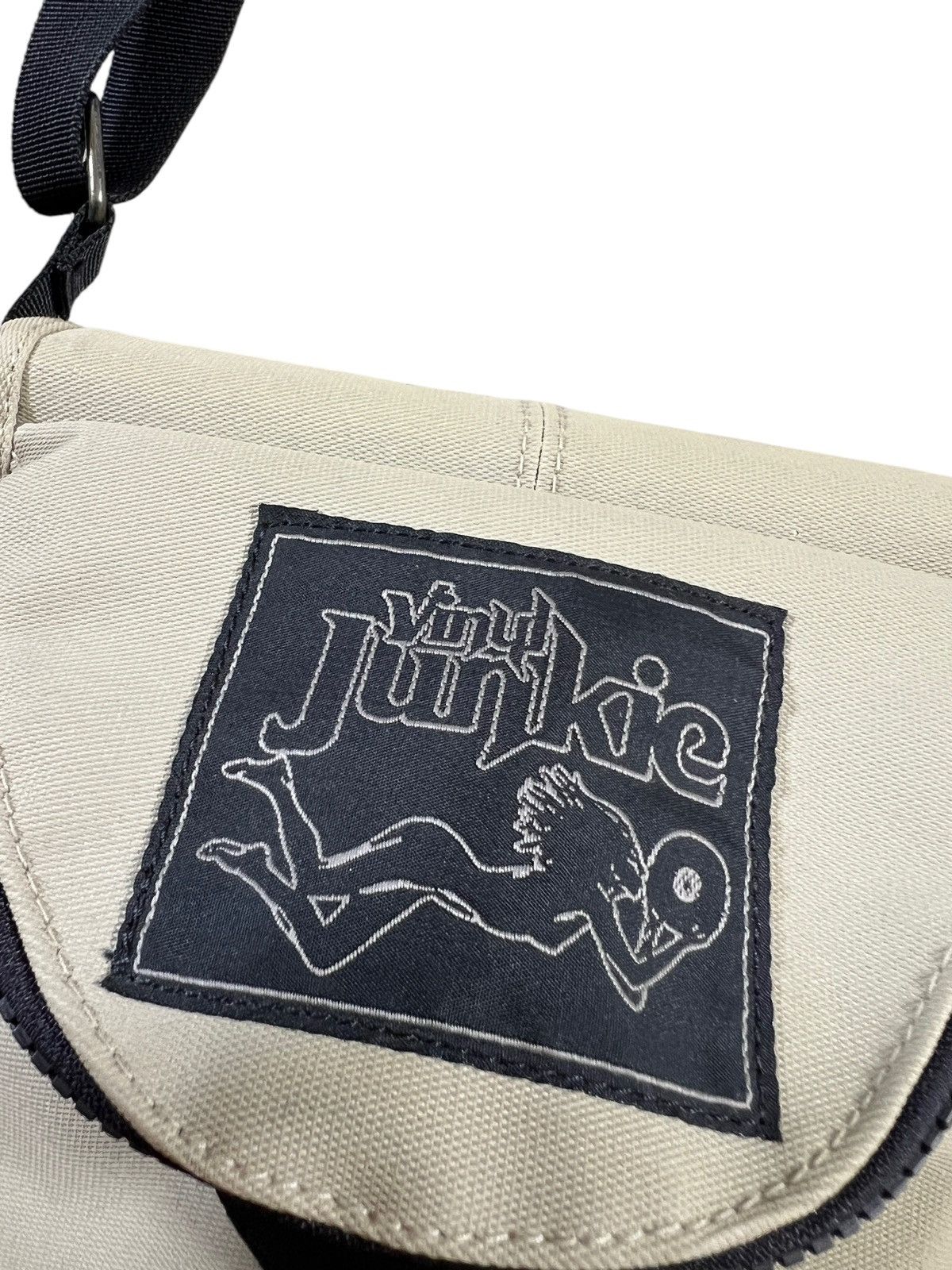 Hysteric Glamour 1990 Hysteric Glamour Vinyl Junkie CD/ Walkman Sling Bag Size ONE SIZE - 3 Thumbnail