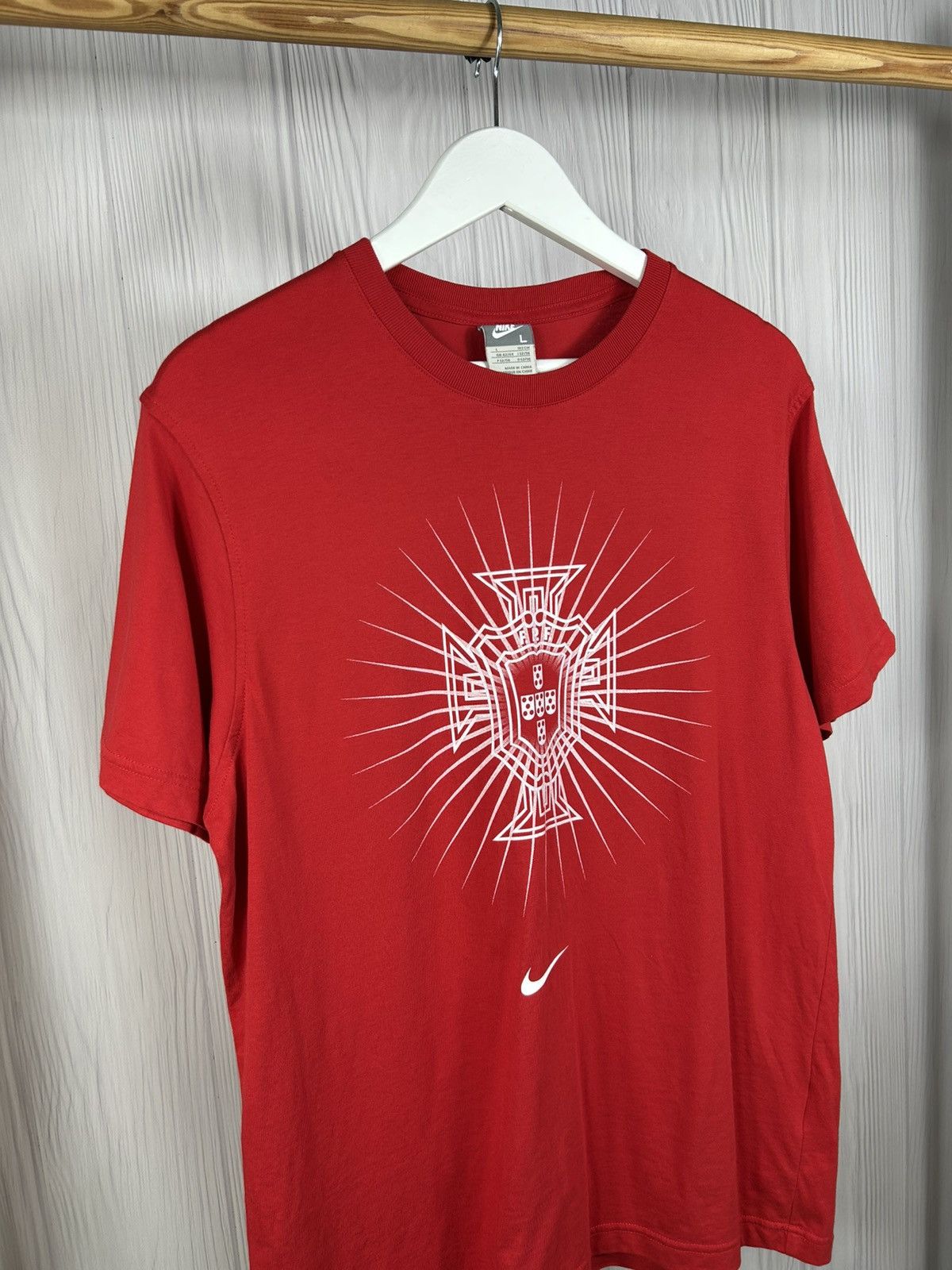 Nike Vintage Nike Portugal Big Logo Football T-Shirt Size L Size US L / EU 52-54 / 3 - 3 Thumbnail