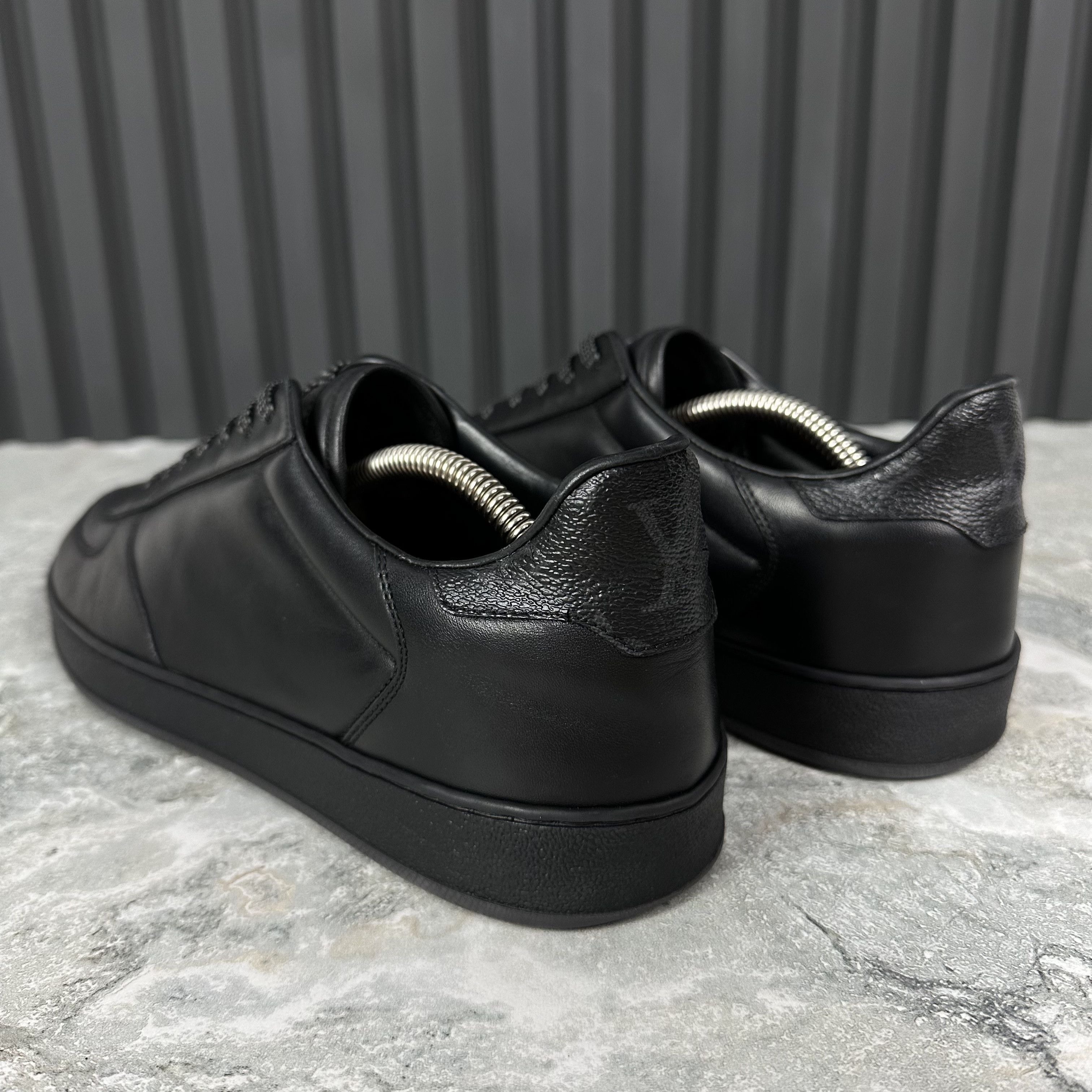 Louis Vuitton Louis Vuitton Rivoli Sneaker Leather Monogram Canva Size US 8.5 / EU 41-42 - 19 Thumbnail