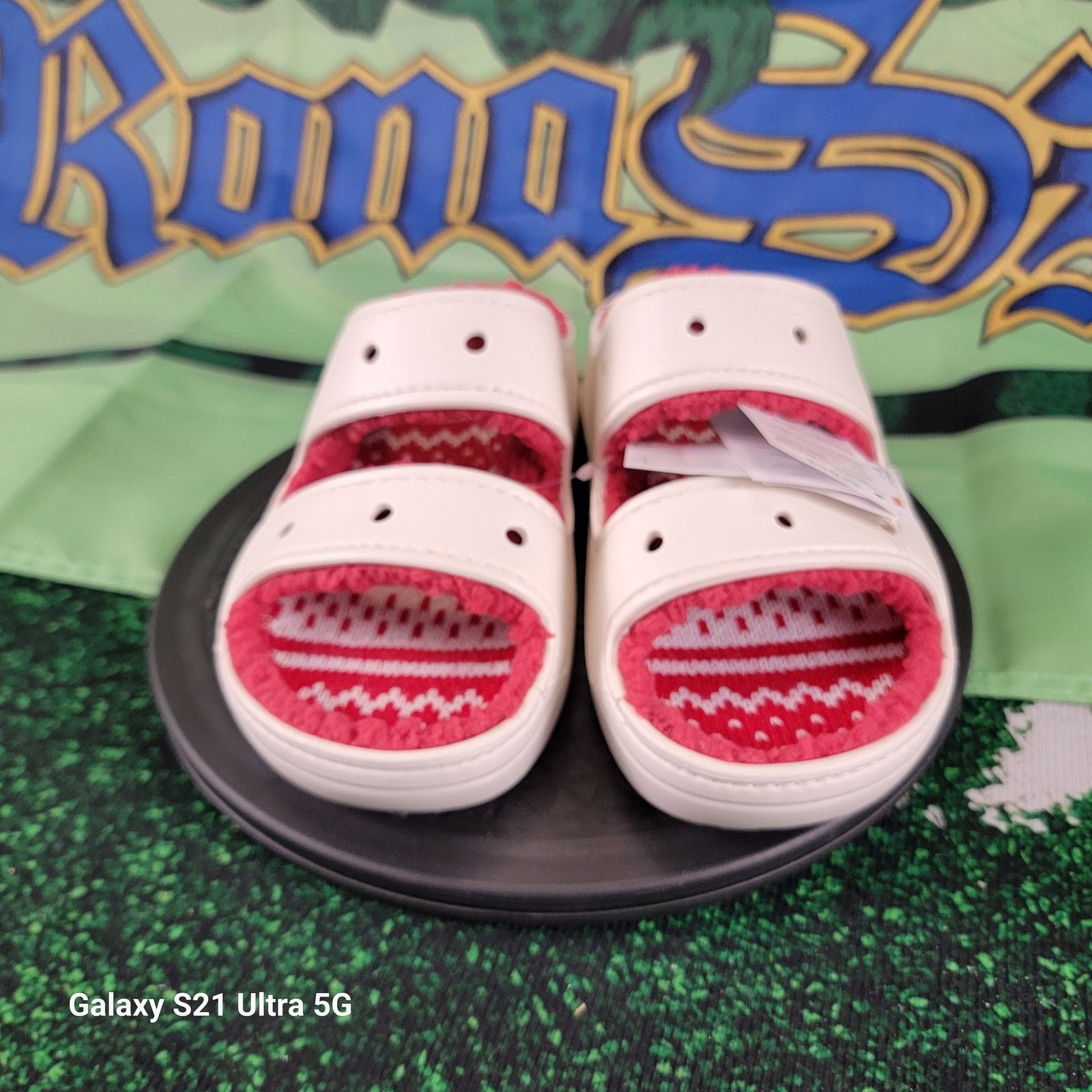 Crocs Crocs Unisex Classic Cozzzy Holiday Fuzzy Sandal Sz 7M/9W Size US 7 / EU 40 - 4 Thumbnail