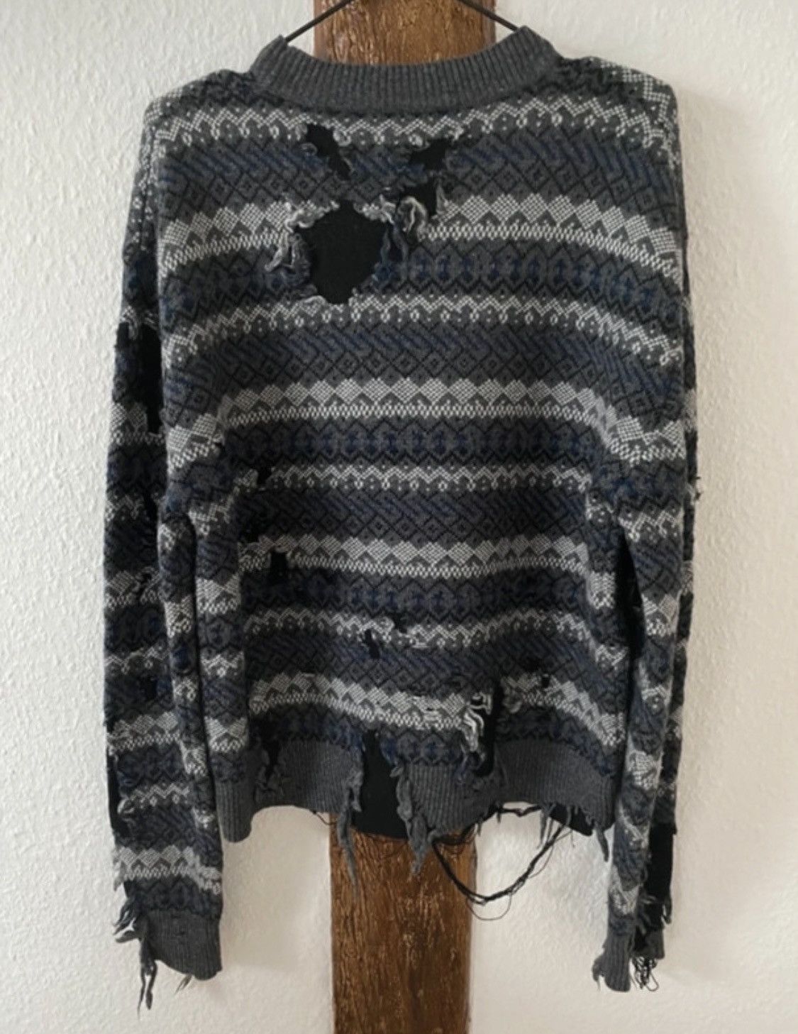 Balenciaga Balenciaga distressed sweatshirt Size US S / EU 44-46 / 1 - 2 Thumbnail