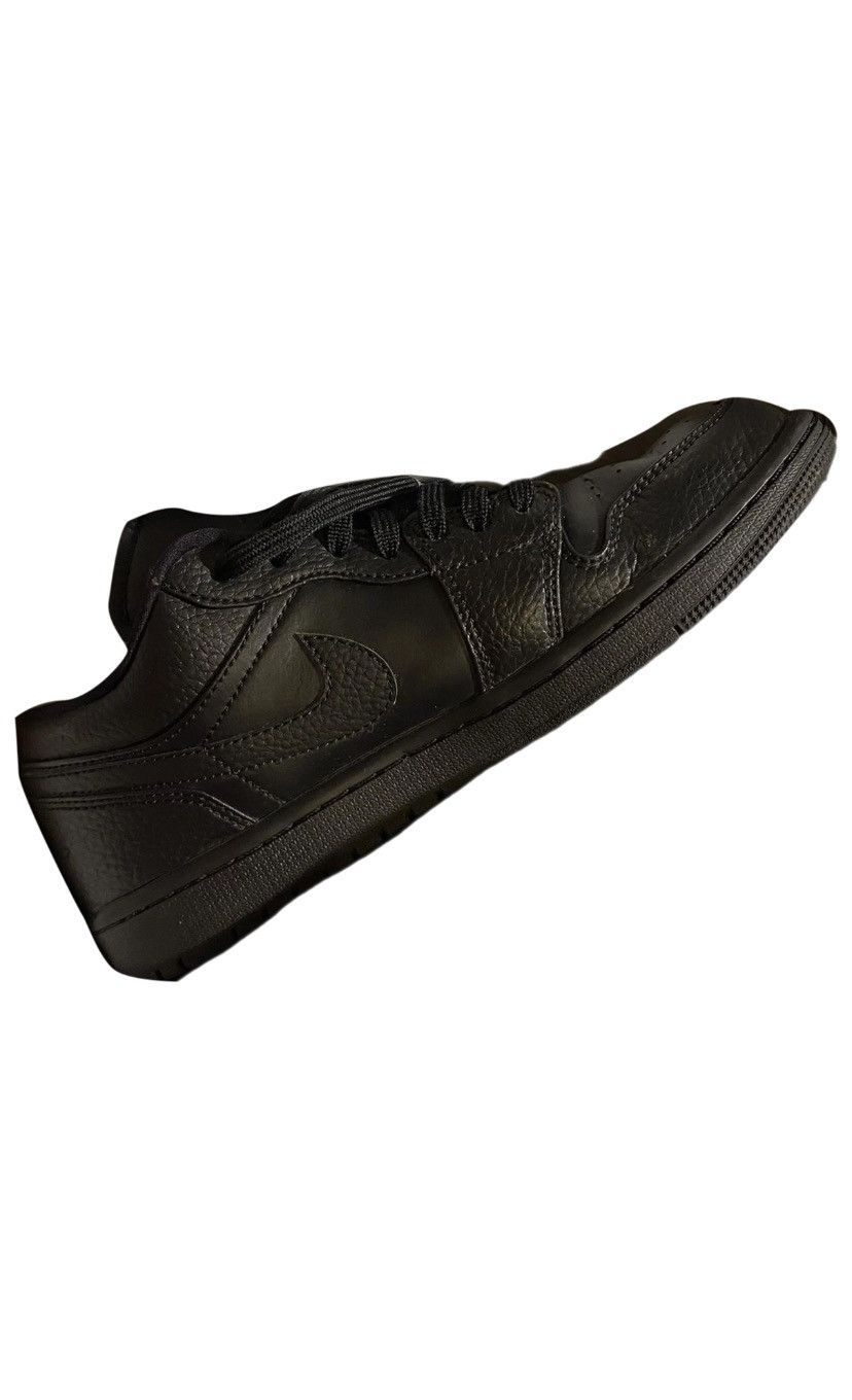 Jordan Brand × Nike Air Jordan 1 Low Triple Black Size US 8.5 / EU 41-42 - 1 Thumbnail