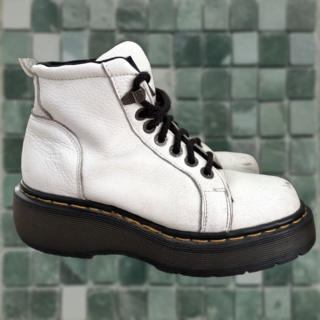 Dr. Martens VINTAGE Dr Martens 8597 Boots Women White Leather Ankle Lace Up Combat Rubber Outsole 5 Womens Size US 5 / IT 35 - 1 Thumbnail