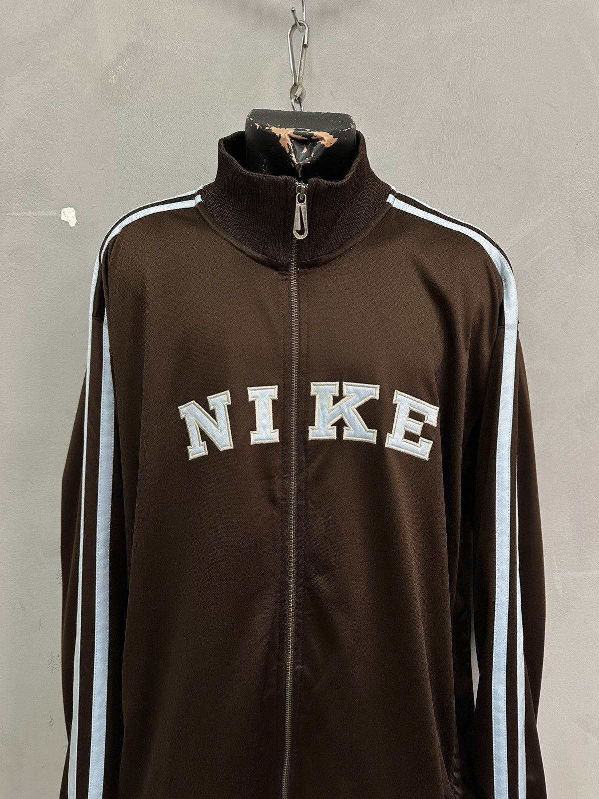 Nike Vintage Brown Full Zip Nike Oversize Nylon Hoodie Jacket Y2k Size US XXL / EU 58 / 5 - 2 Thumbnail