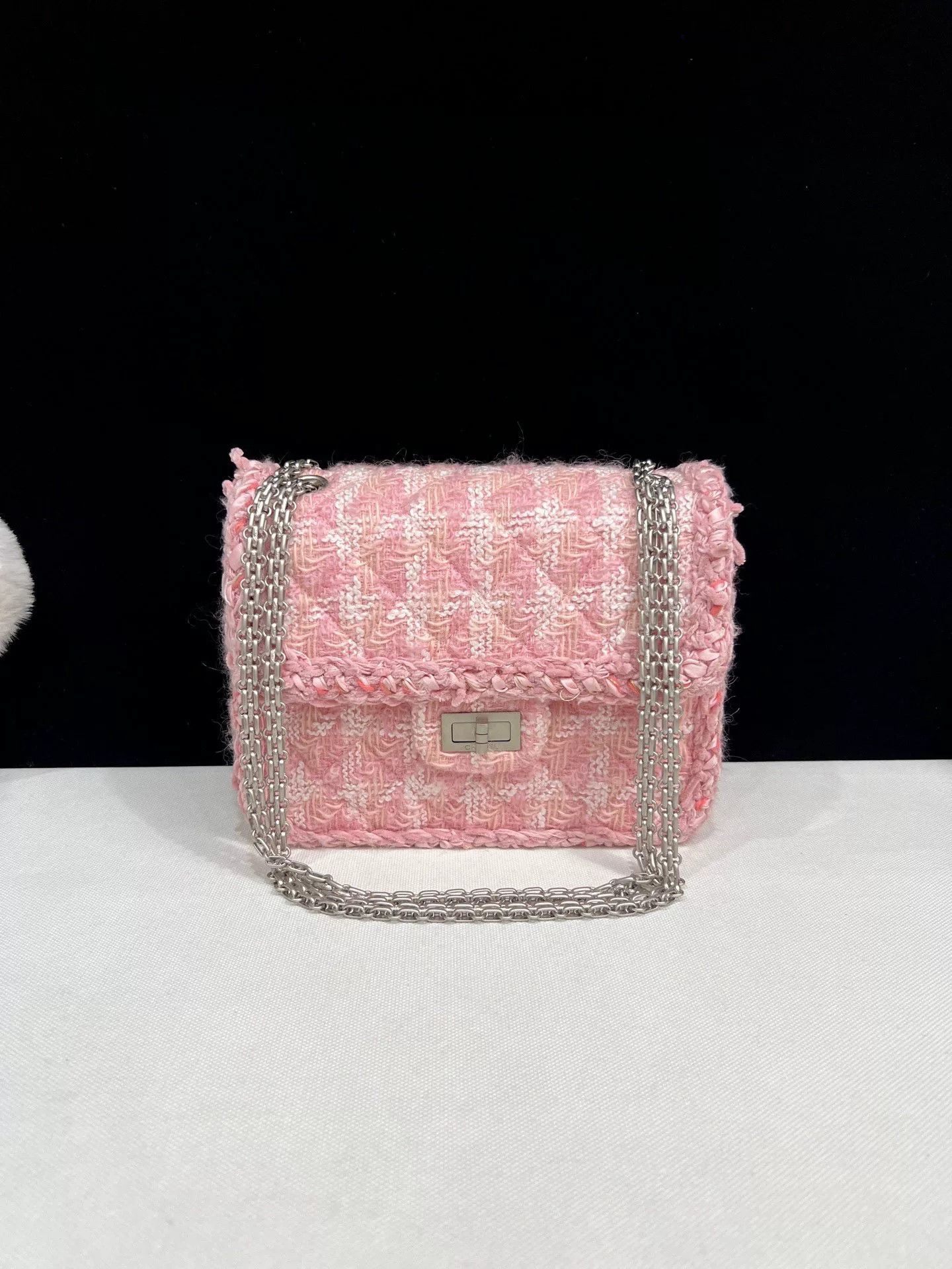Chanel Pre-loved Bag Very good condition Size ONE SIZE - 1 Thumbnail