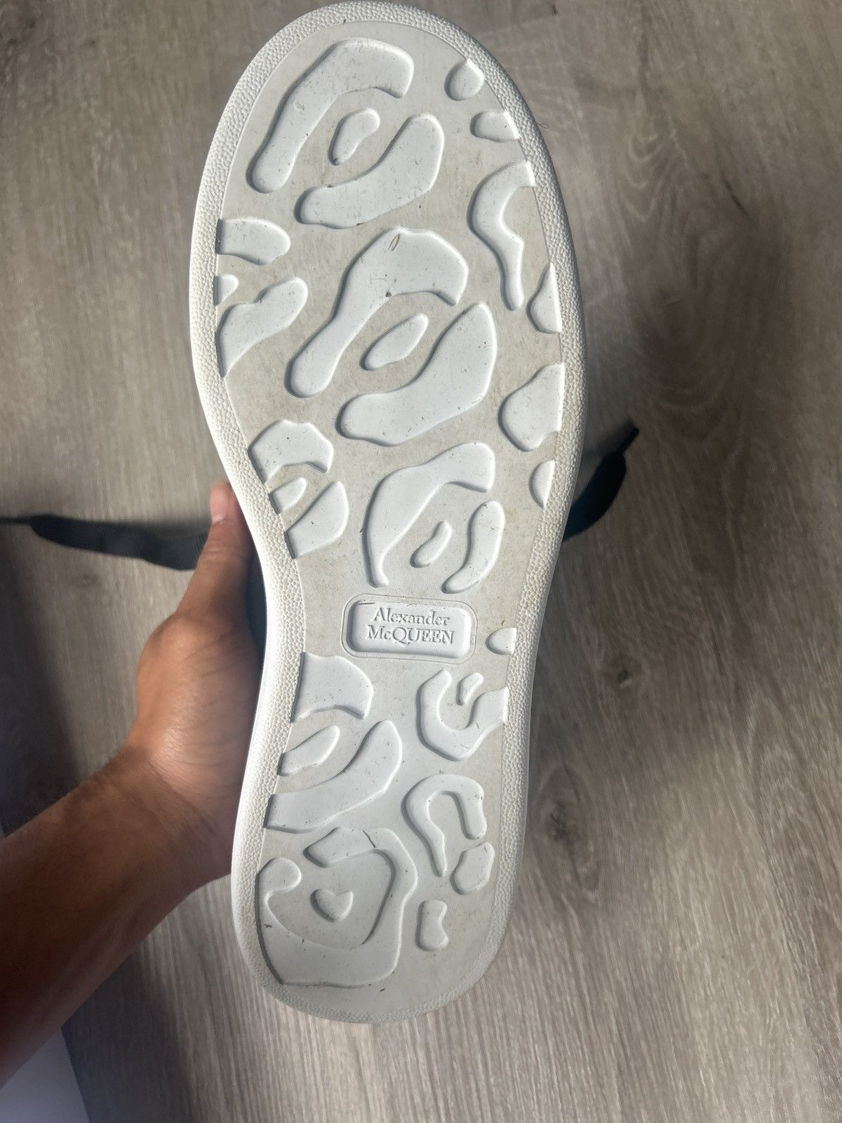 Alexander McQueen Alexander McQueen oversized sneaker Black/White Size US 9 / EU 42 - 12 Thumbnail