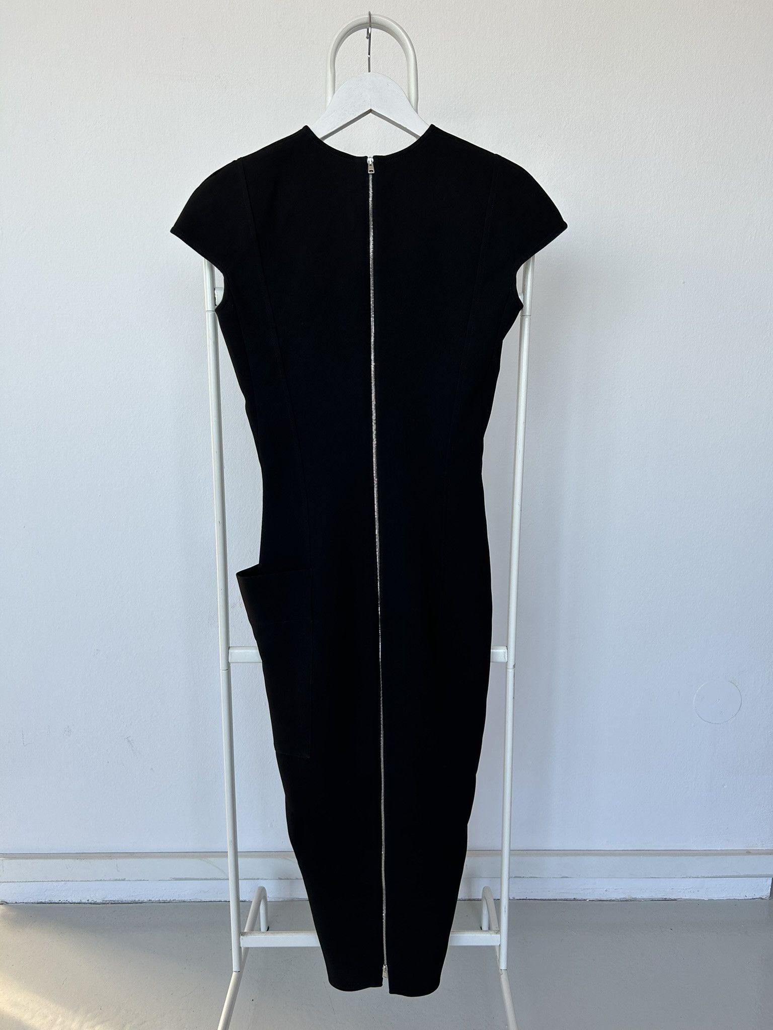 Victoria Beckham Victoria Beckham black cocoon midi dress Size S / US 4 / IT 40 - 2 Thumbnail