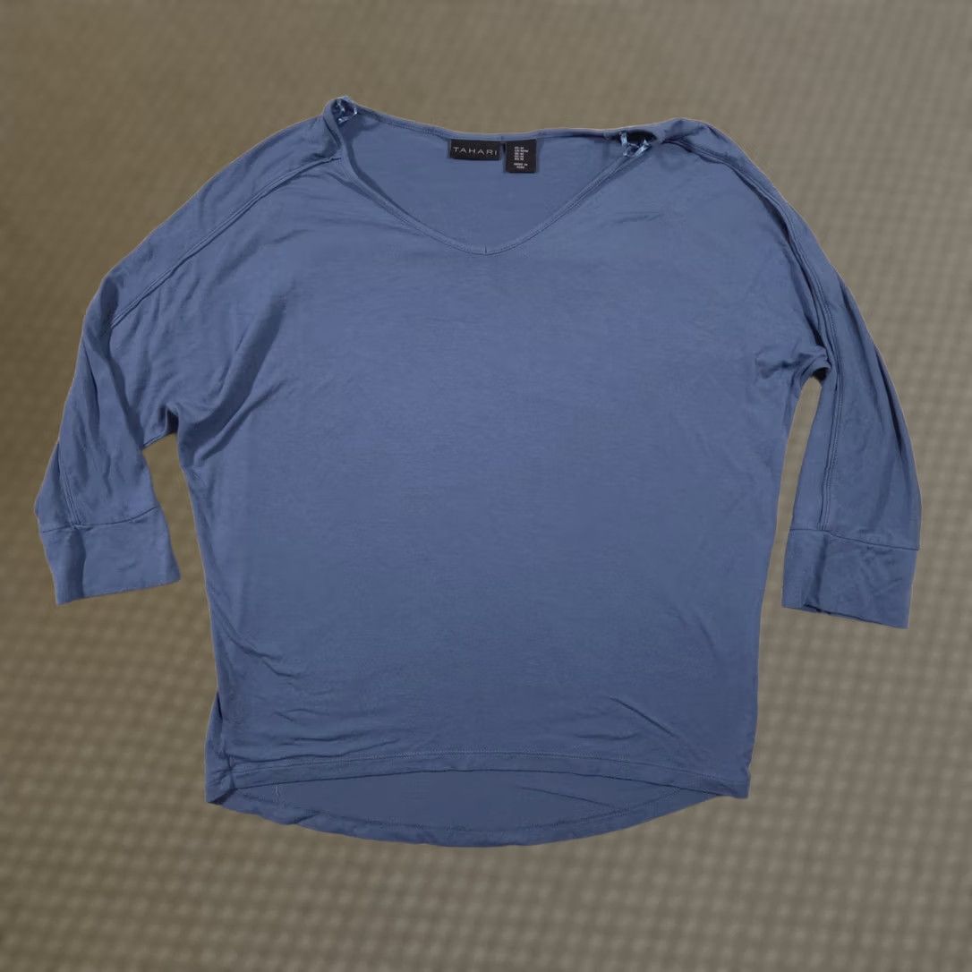 Vintage Tahari Shirt Womens M Blue V Neck 3/4 Sleeve Jersey Lightweight Relaxed Top Size M / US 6-8 / IT 42-44 - 1 Thumbnail