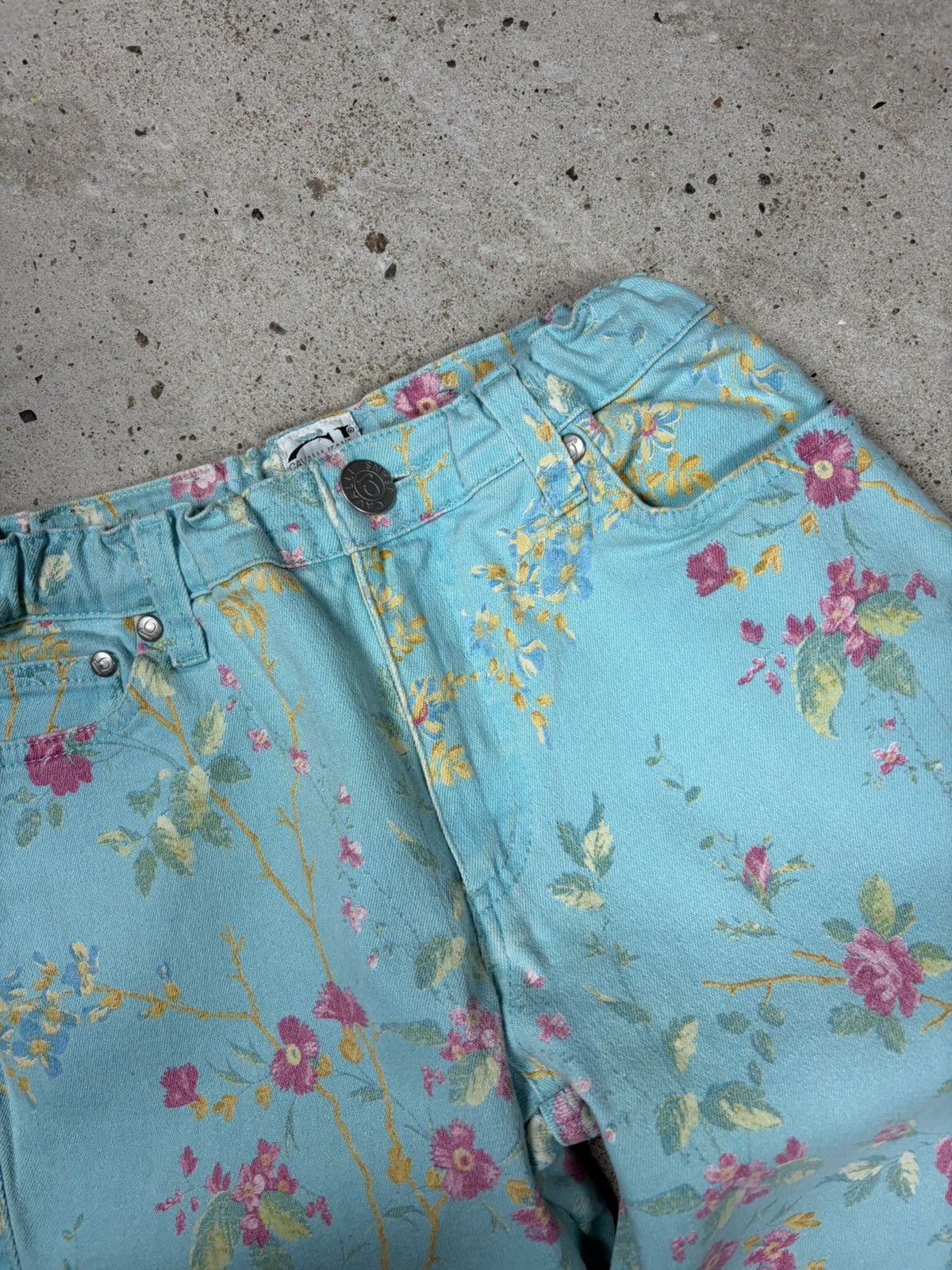 Roberto Cavalli Vintage 90s Roberto Cavalli Jeans Floral Print Flowers psych Size 26" / US 2 / IT 38 - 6 Thumbnail