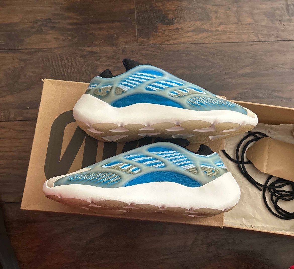 Yeezy Yeezy 700 v3 azareth Size US 12 / EU 45 - 5 Thumbnail