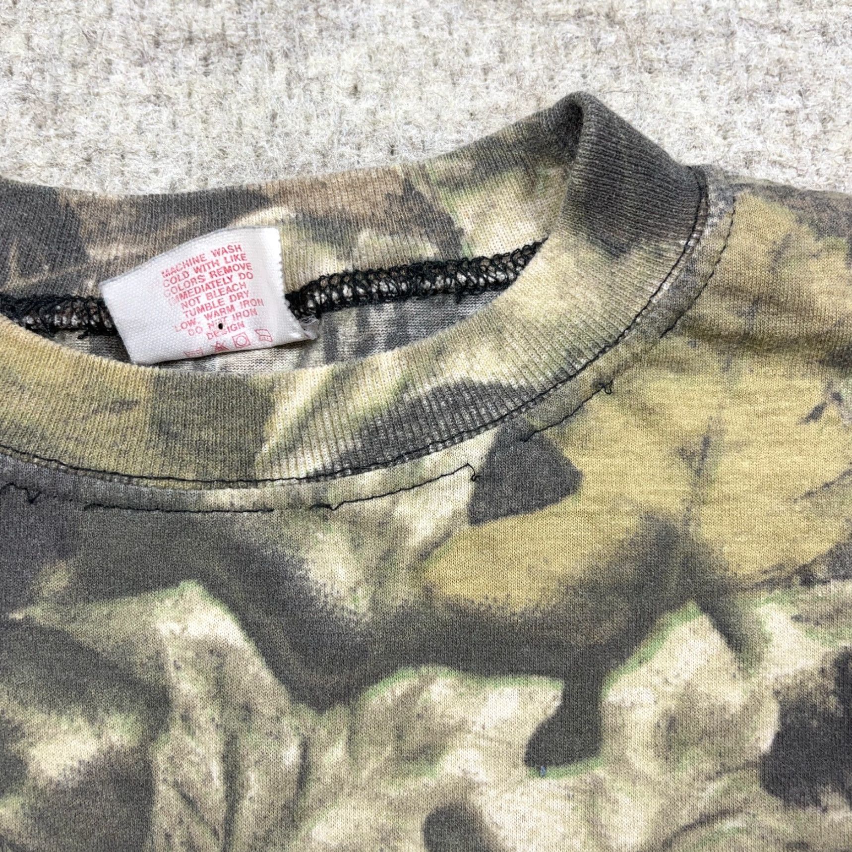 Vintage VINTAGE Jesus Shirt Men M Camouflage Tee 90s Retro Logo Catawba's Best Green Cotton Jersey Short Sleeve Crew Neck Shirt Mens Size US M / EU 48-50 / 2 - 7 Thumbnail