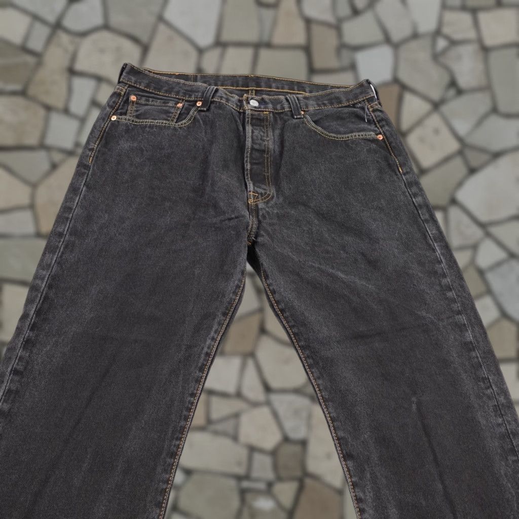 Levi's Levis Jeans 501 Button Fly Black Denim Straight Leg Faded Red Tab Mens 38x34 Size US 38 / EU 54 - 1 Thumbnail