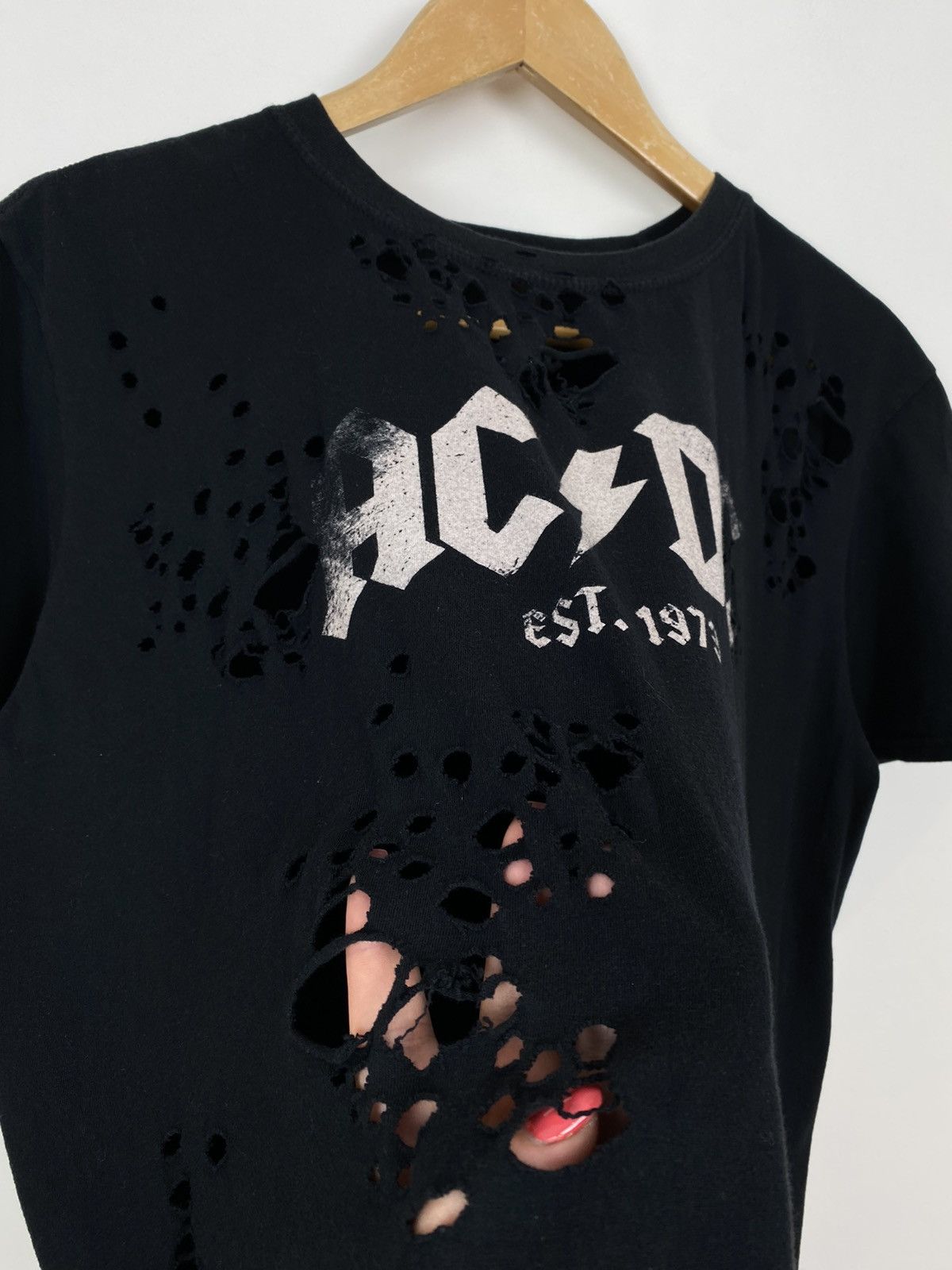 Band Tees AC/DC Short Sleeve Tattered T-Shirt Rock World Tour Black Size US XL / EU 56 / 4 - 3 Thumbnail