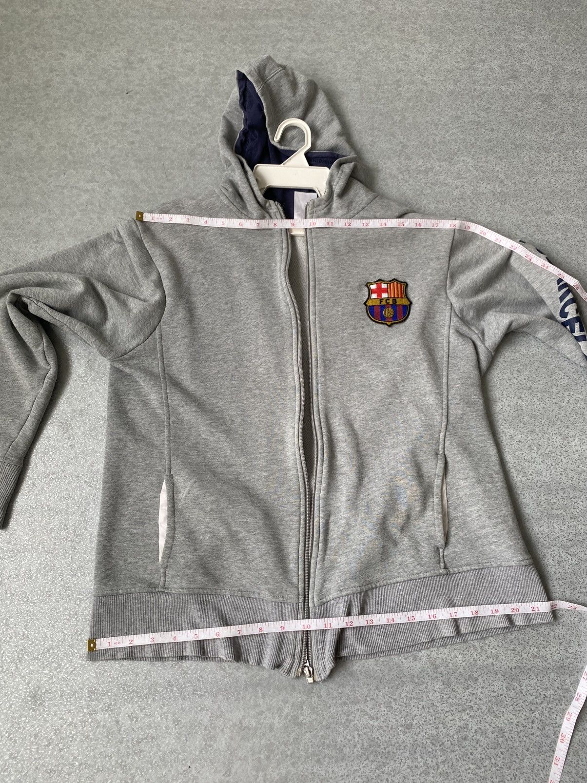 Japanese Brand × Vintage FC Barcelona Grey Zip-Up Hoodie Vintage Sportswear Fan Gear Size US XXS / EU 40 - 19 Thumbnail