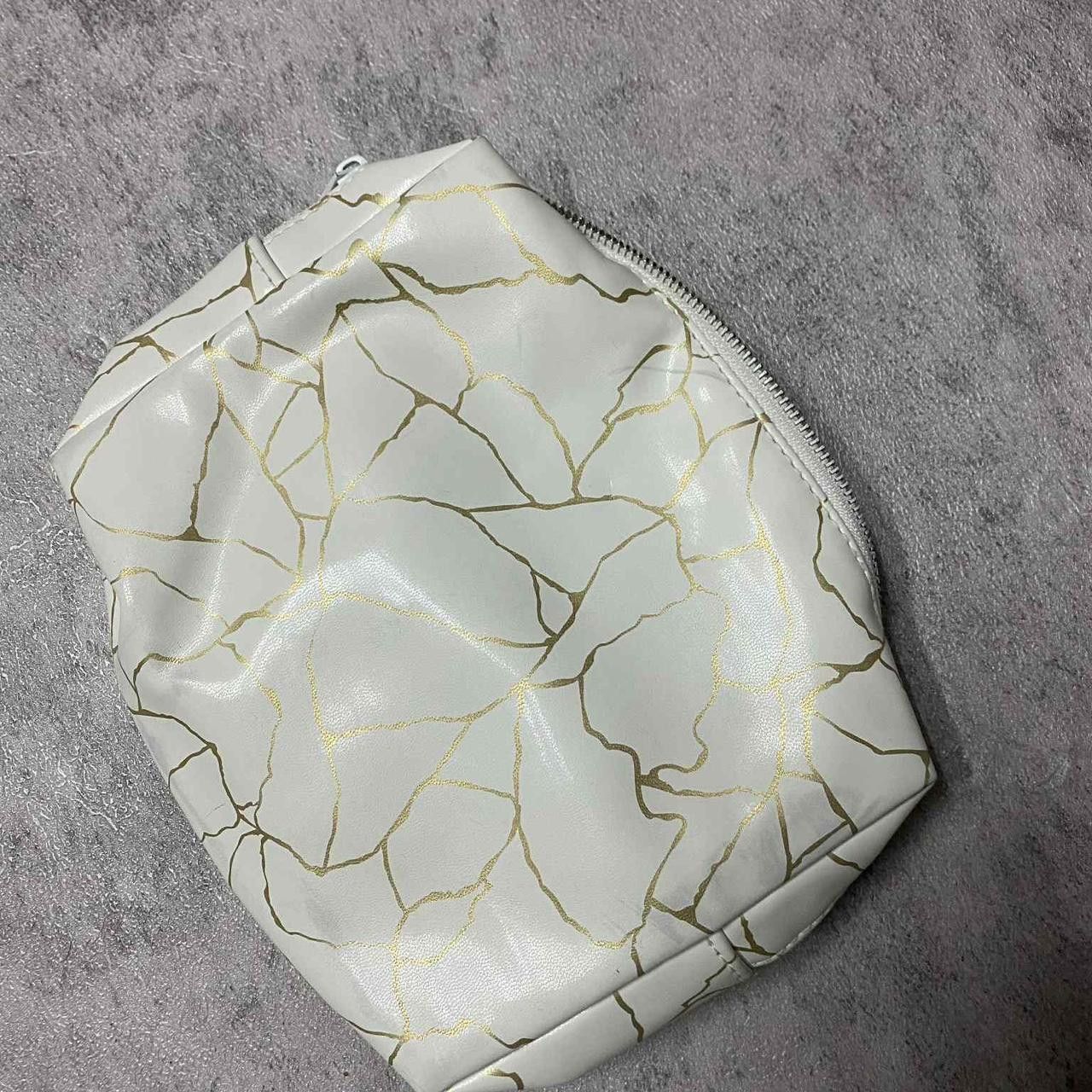 Other White and gold makeup bag #makeupessentials Size ONE SIZE - 1 Thumbnail